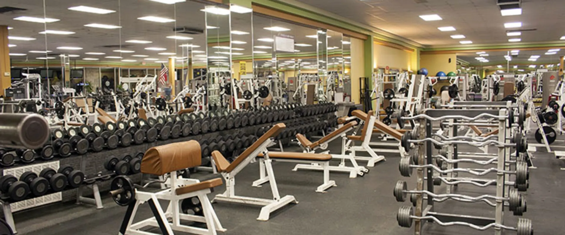Gold’s Gym San Antonio Tezel and Guilbeau (Gold Level) Weights