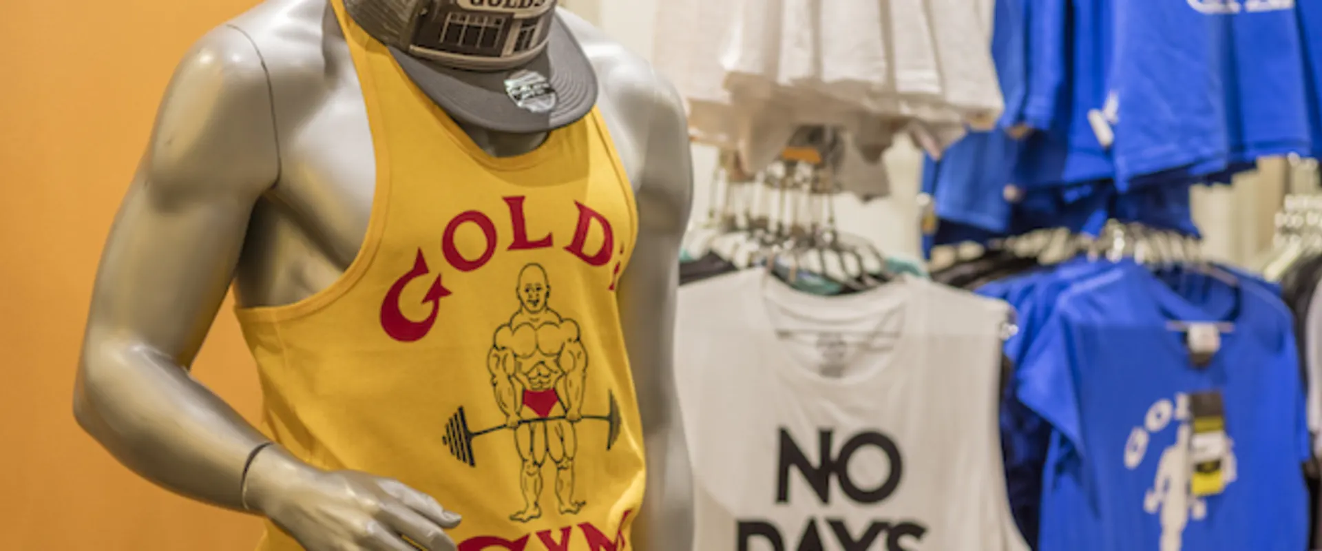 Gold's Gym Valencia pro shop