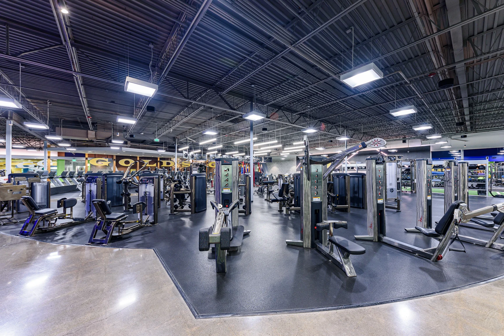 golds-gym-garden-grove-machine