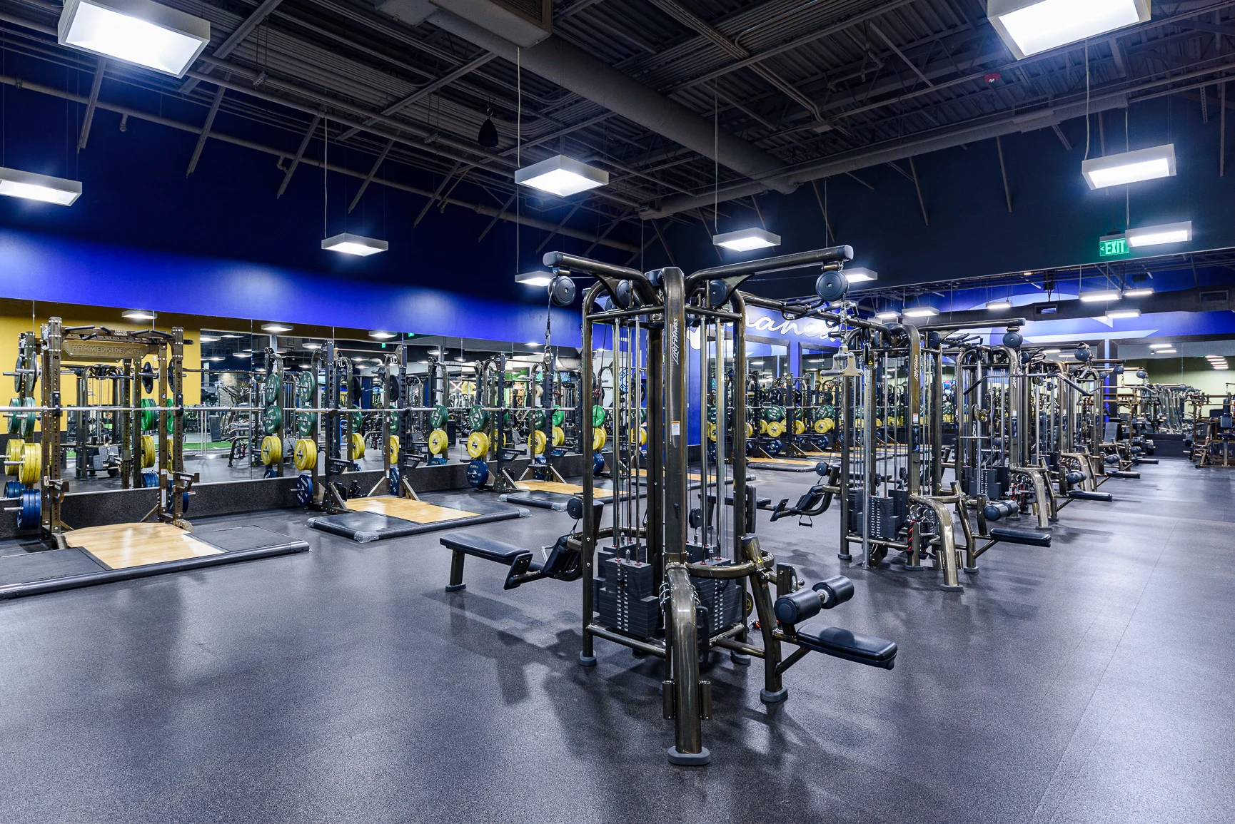 golds-gym-garden-grove-machine