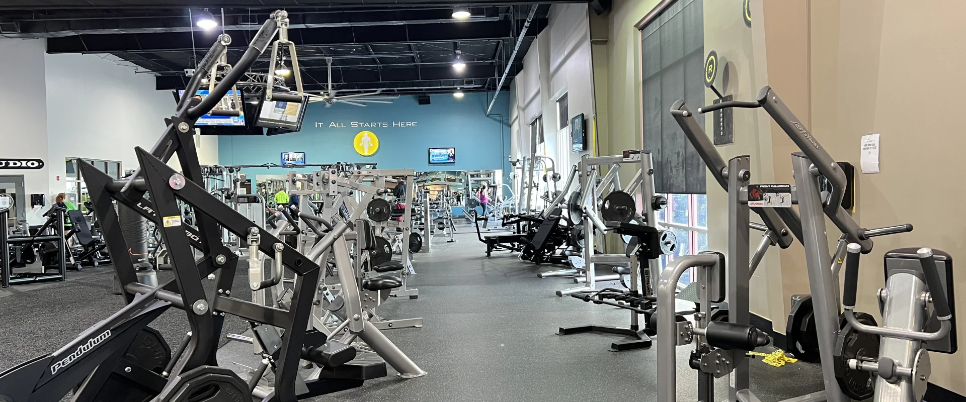 Gold's Gym Harrisburg, NC