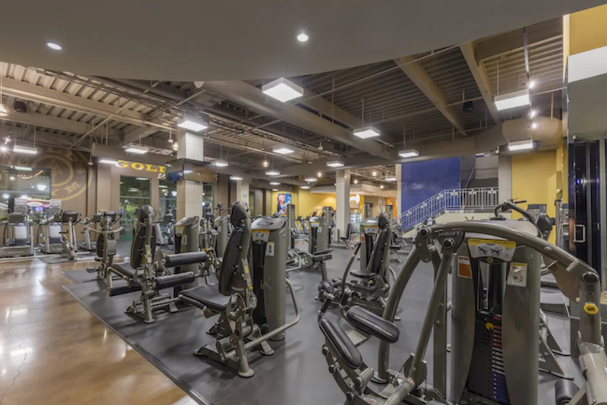 Gold's Gym Valencia - Valencia, CA 91355