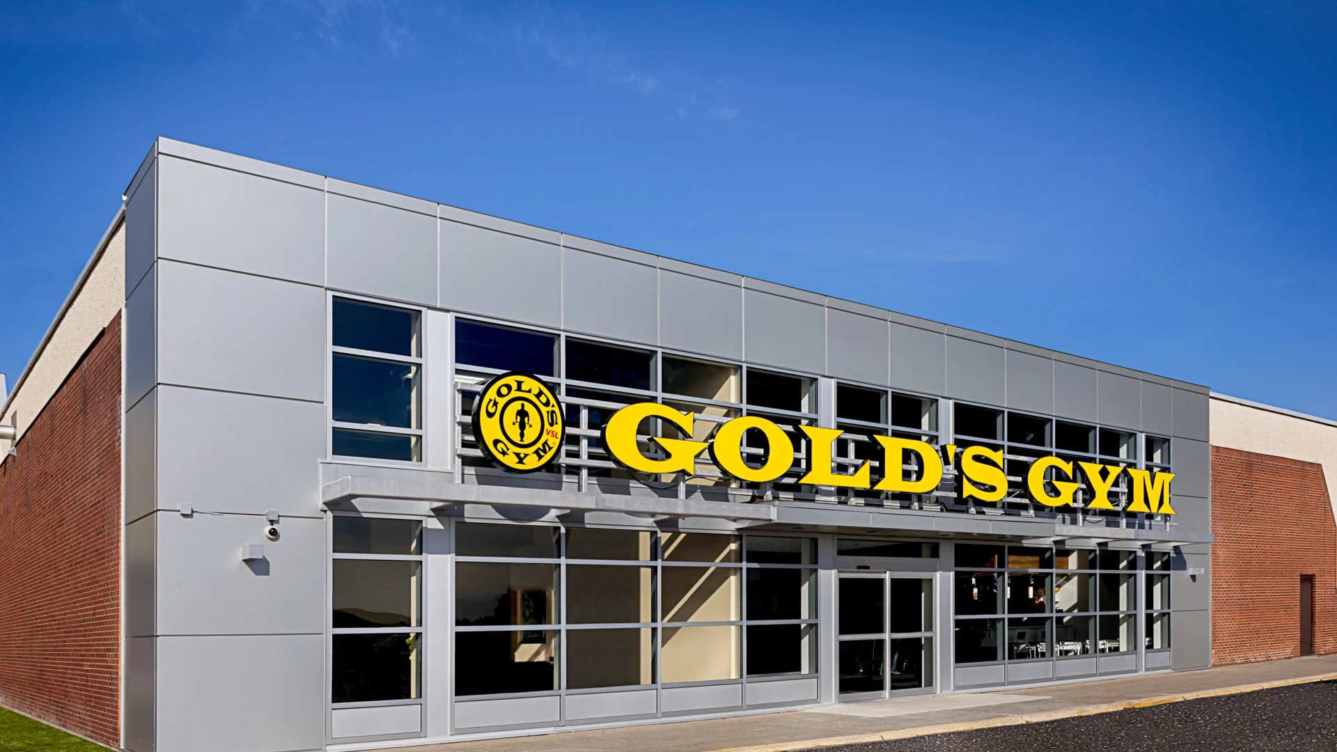 Gold's Gym Place Vertu | Place Vertu, PQ H4R 1Y8 | Build Strength