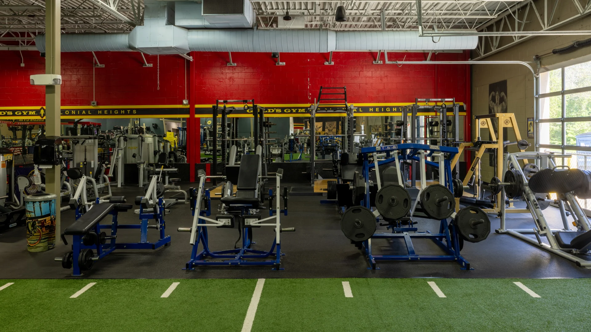 Leg area and Squat racks