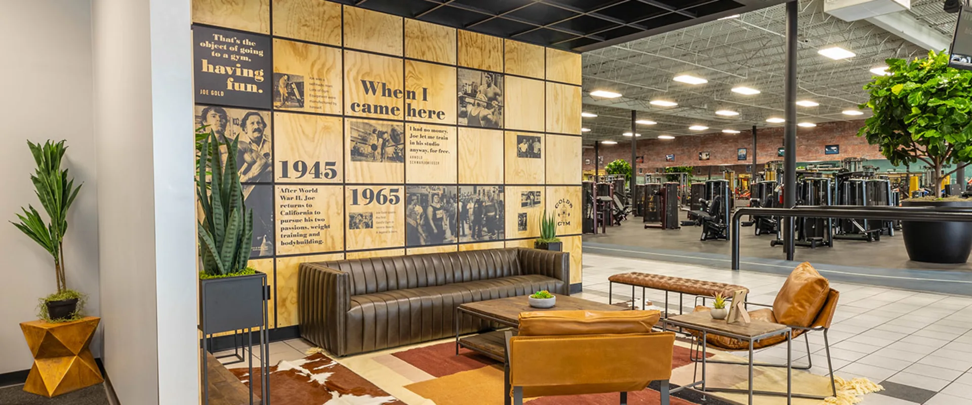 Gold’s Gym San Antonio Crossroads - Seating Area