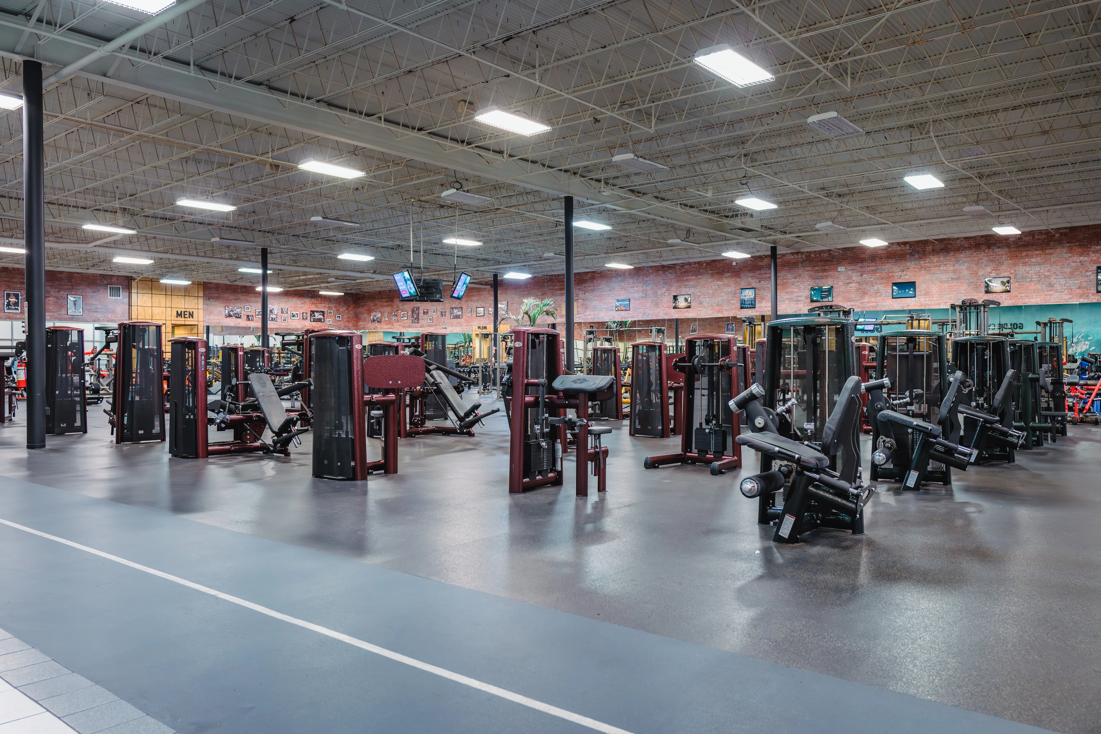 Gold's Gym Crossroads | San Antonio, TX 78201 | Sweat With Purpose