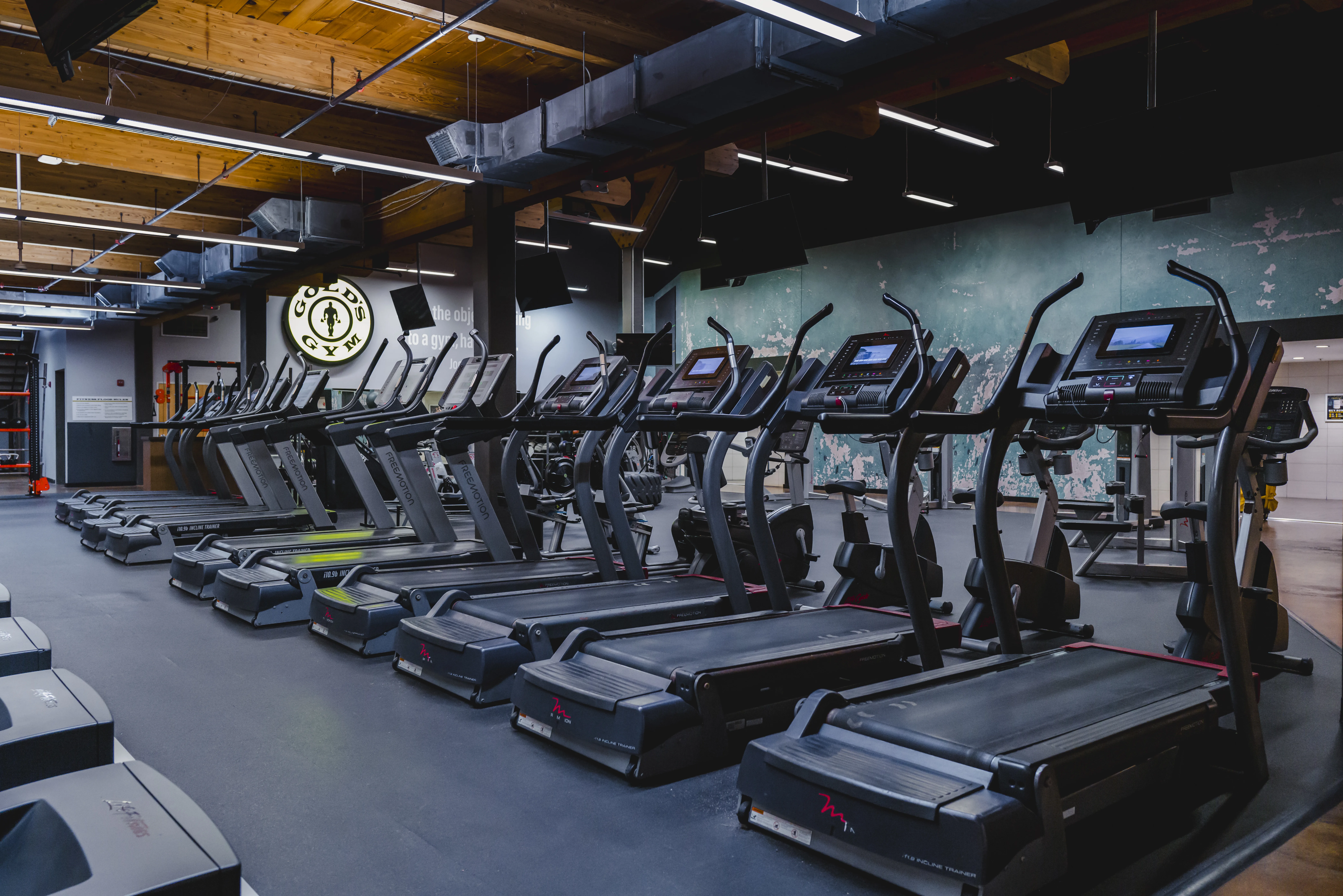 Gold's Gym Highland | Austin, TX 78752 | Train. Transform. Thrive.