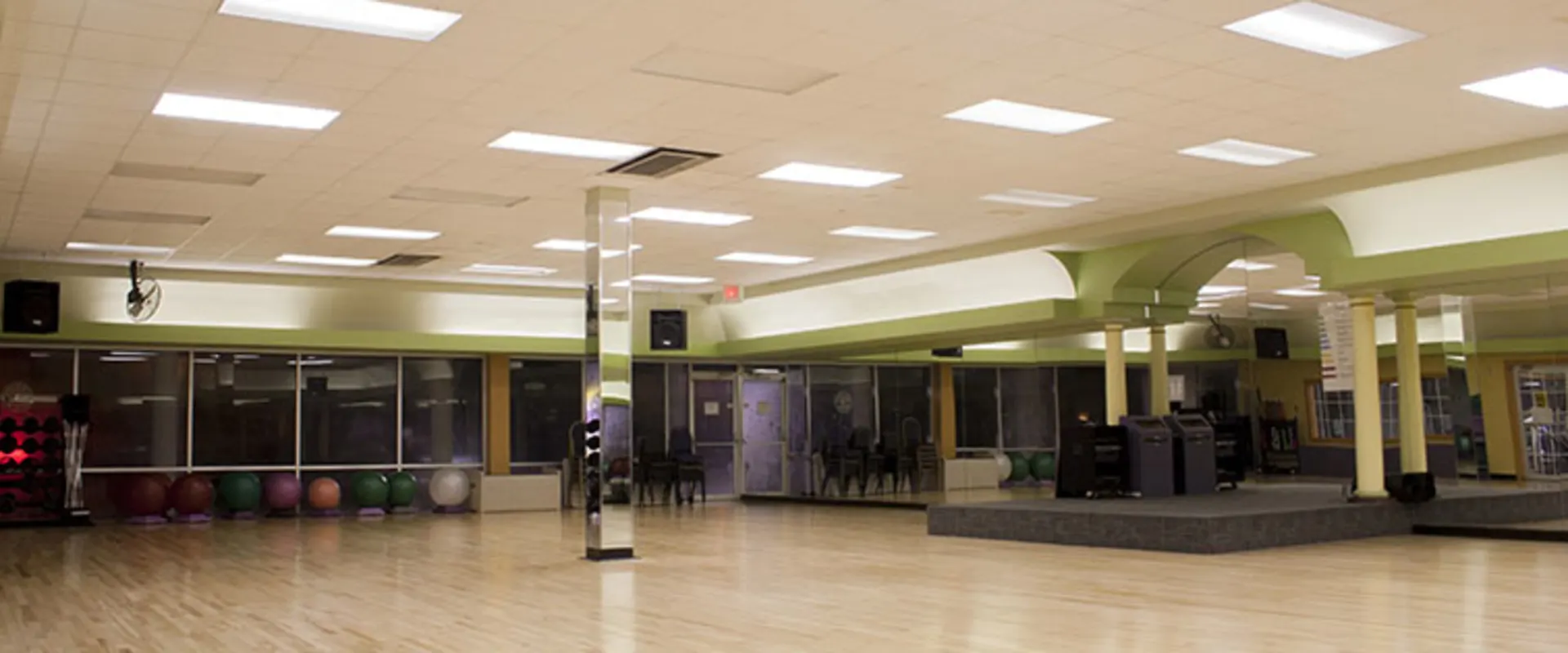 Gold’s Gym San Antonio Tezel and Guilbeau (Gold Level) Group Exercise