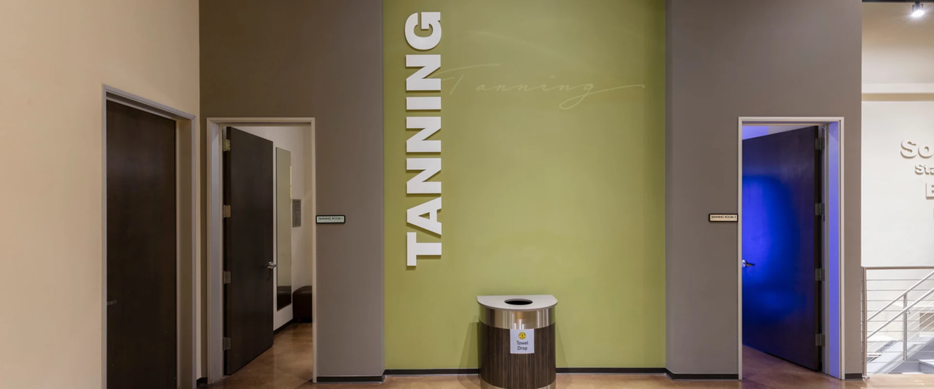 Gold's Gym Arcadia tanning rooms