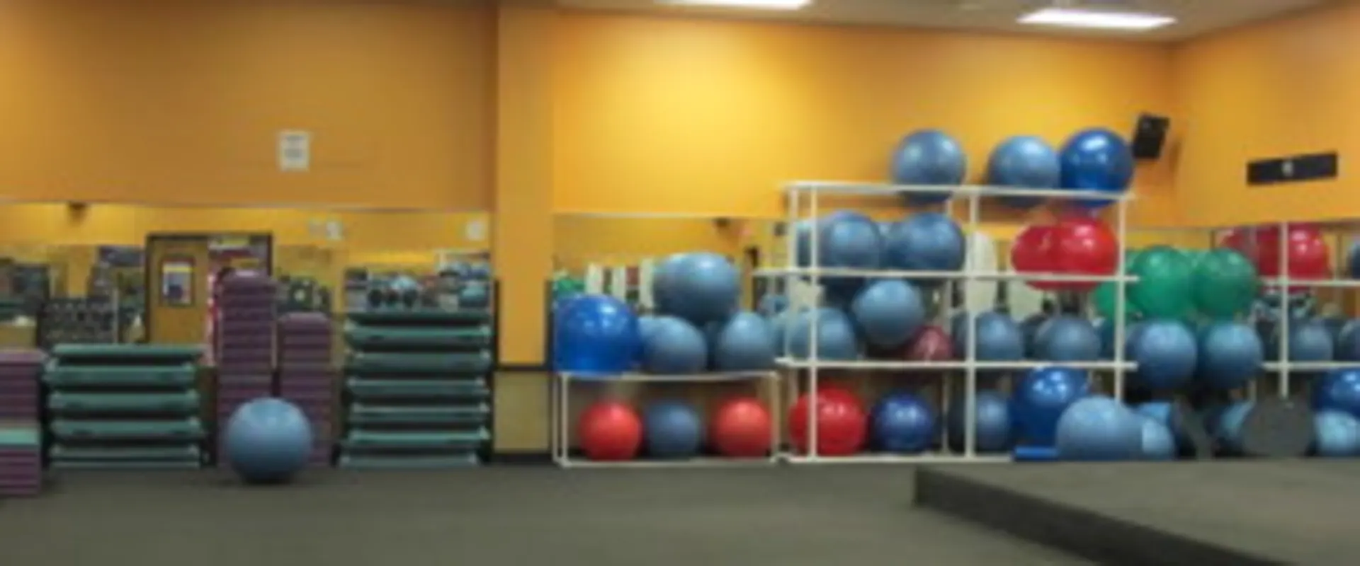 Golds Gym Destin - Group Room
