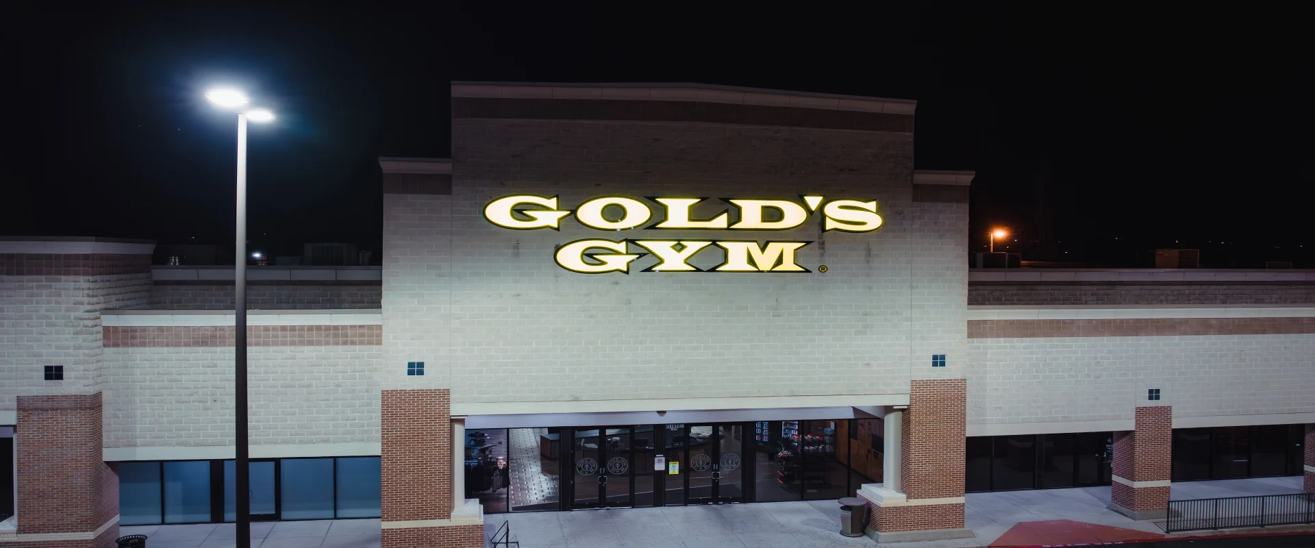 Exterior of Gold's Gym Bandera Trails at San Antonio