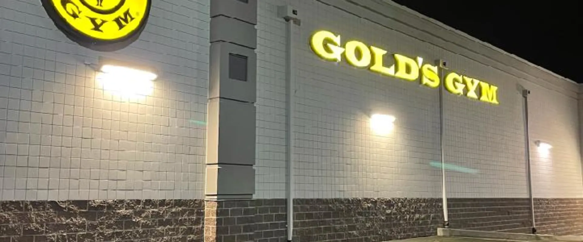 Gold's Gym Vancouver Hazel Dell Exterior