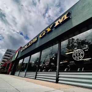 Gold's Gym Van Ness