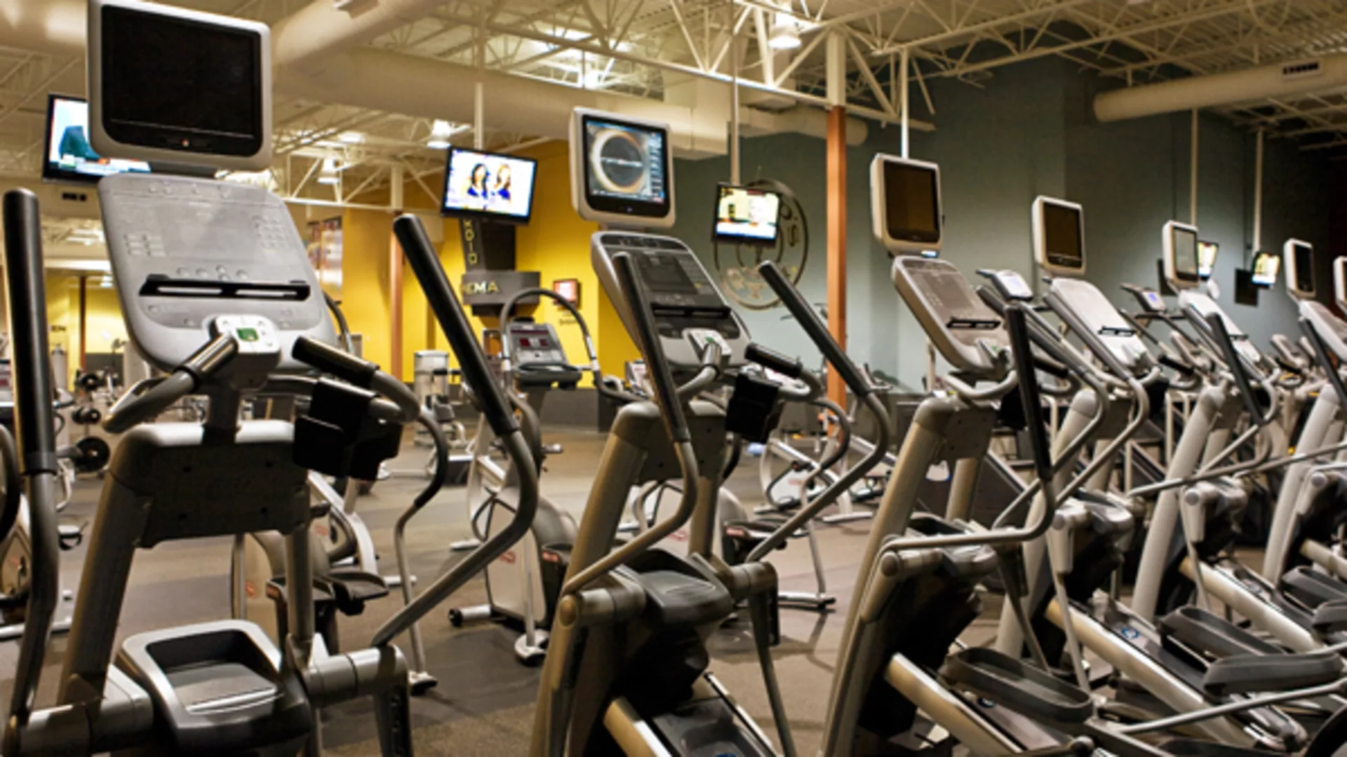 Gold’s Gym Brownsville Cardio