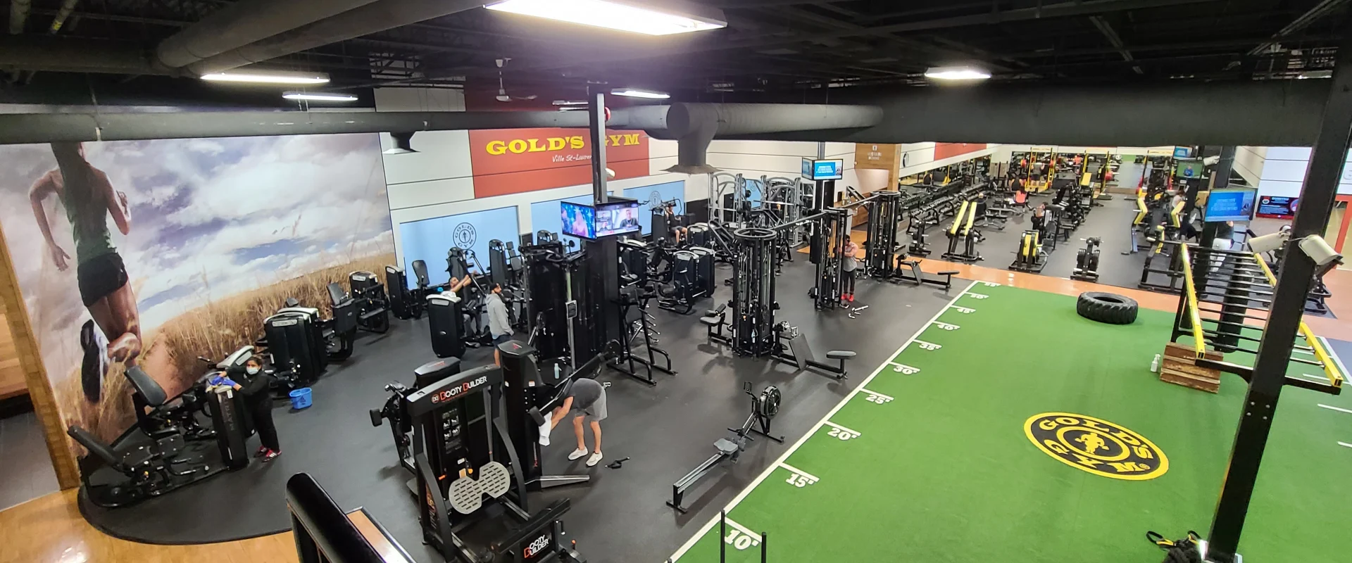 Explore Gold’s Gym workout area, featuring a variety of equipment for strength and cardio training. From power racks and weight machines to treadmills and suspension trainers, this space offers everything you need to achieve your fitness goals.