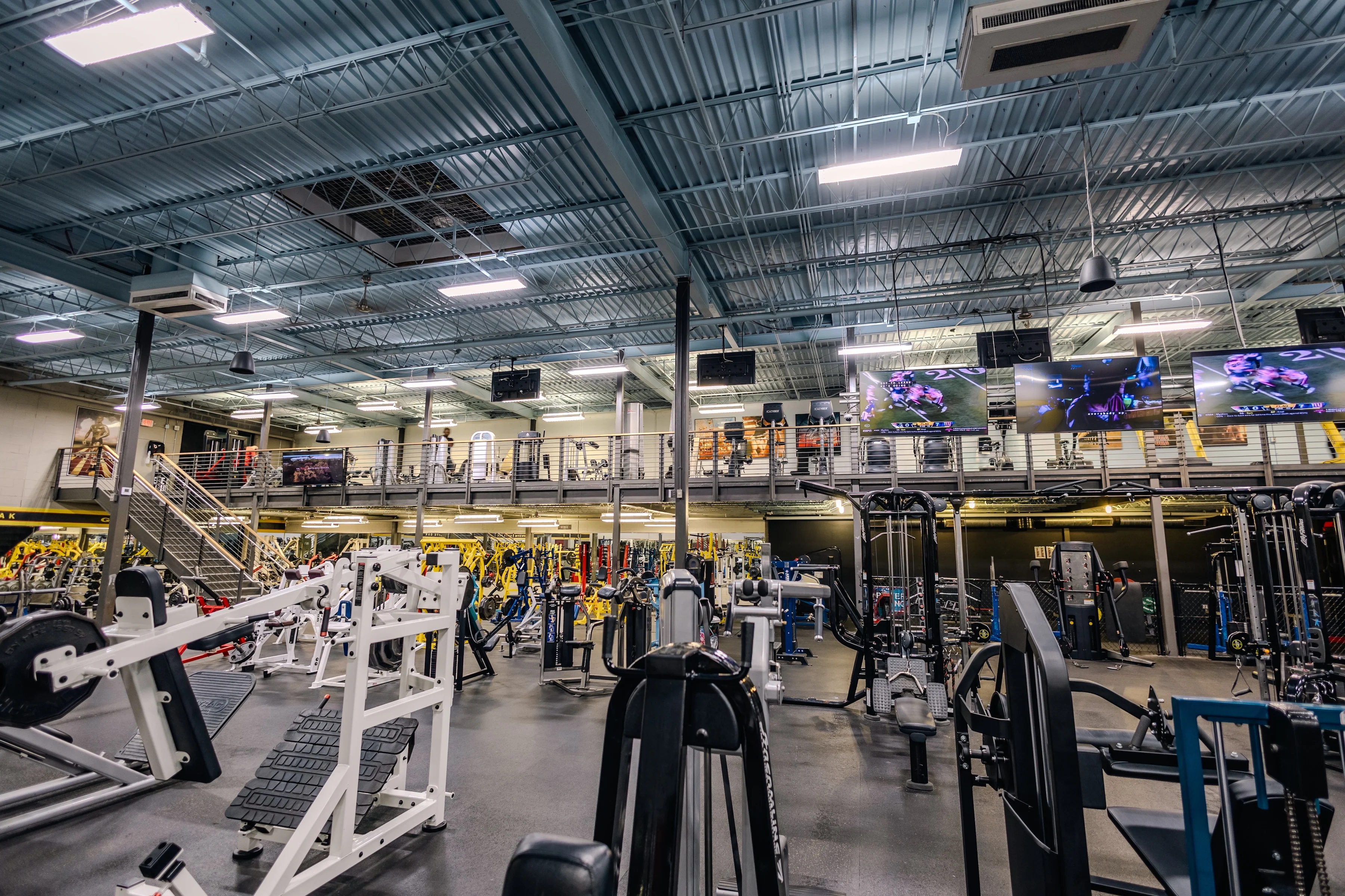 その他 Gold gym Gold's Gym Laburnum | Laburnum, VA 23231 | Stronger Starts Here