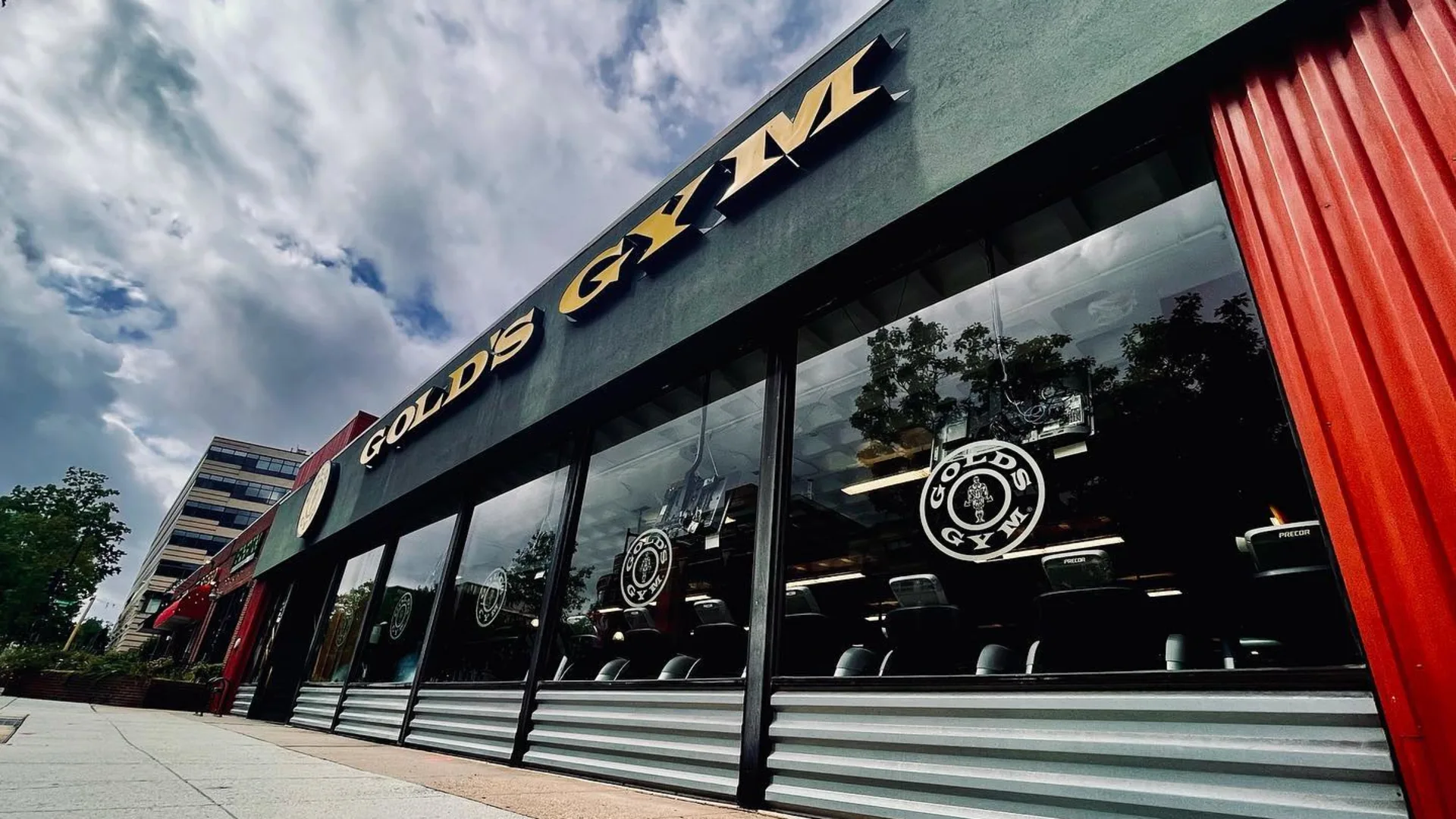 Gold's Gym Van Ness