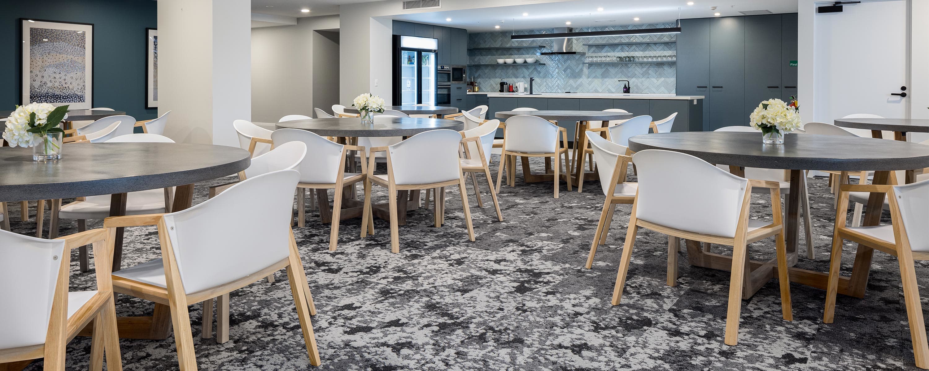 Oak Tree Pelican Waters banner