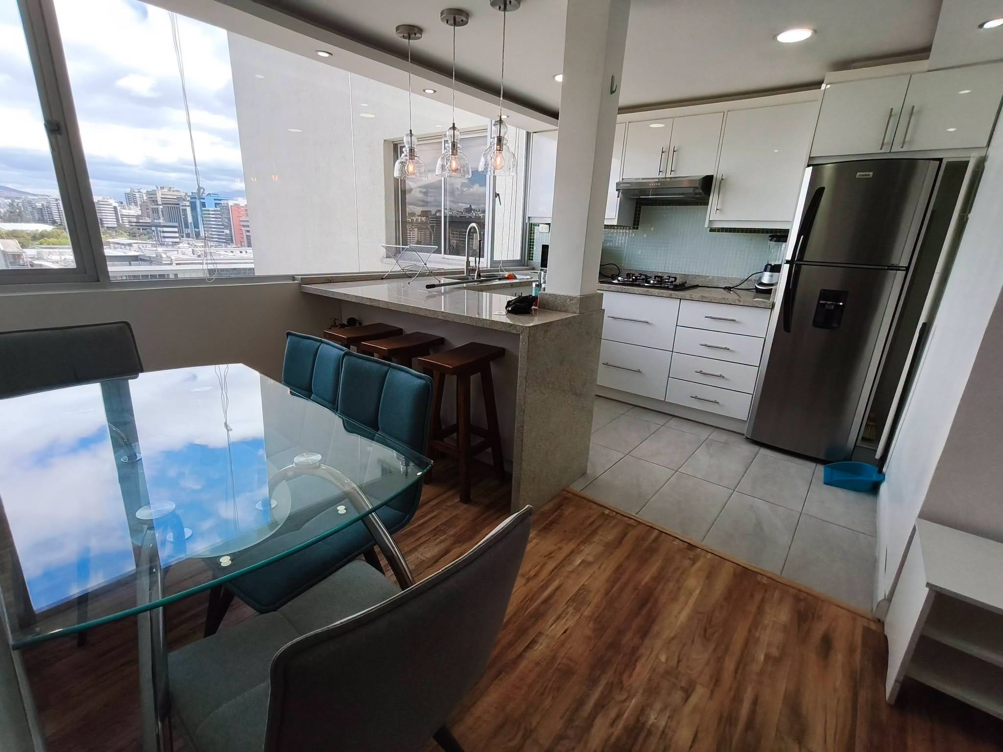 Departamento amoblado en arriendo en Naciones Unidas y Amazonas, Quito