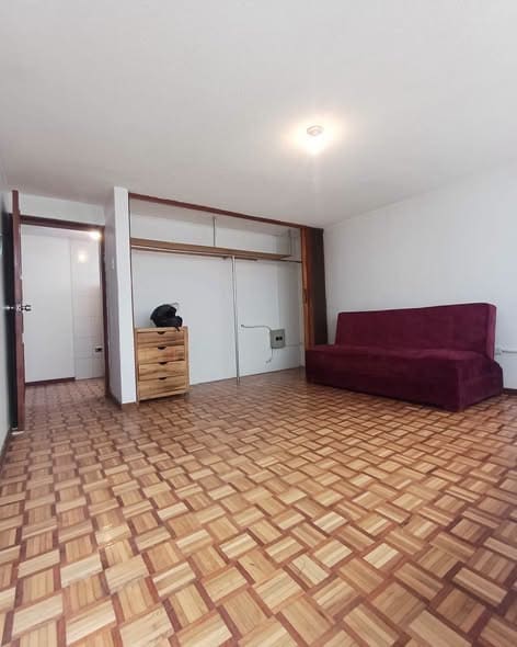 Suite con balcón en arriendo en El Batán, centro norte de Quito