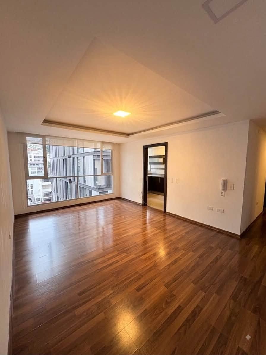 Departamento de 2 dormitorios en arriendo en La Carolina, Quito