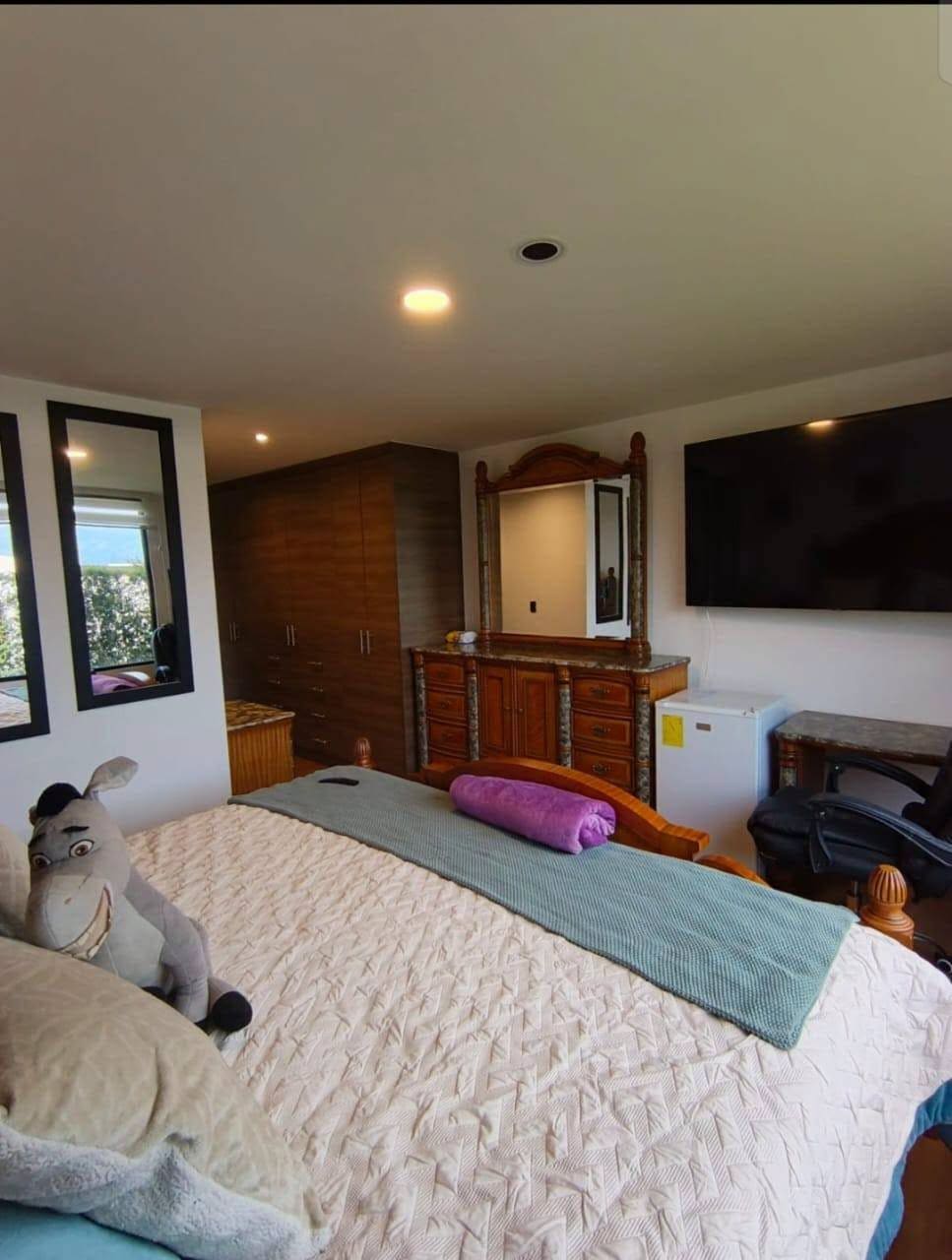 Habitación amoblada con baño privado en arriendo en Cumbayá, Quito