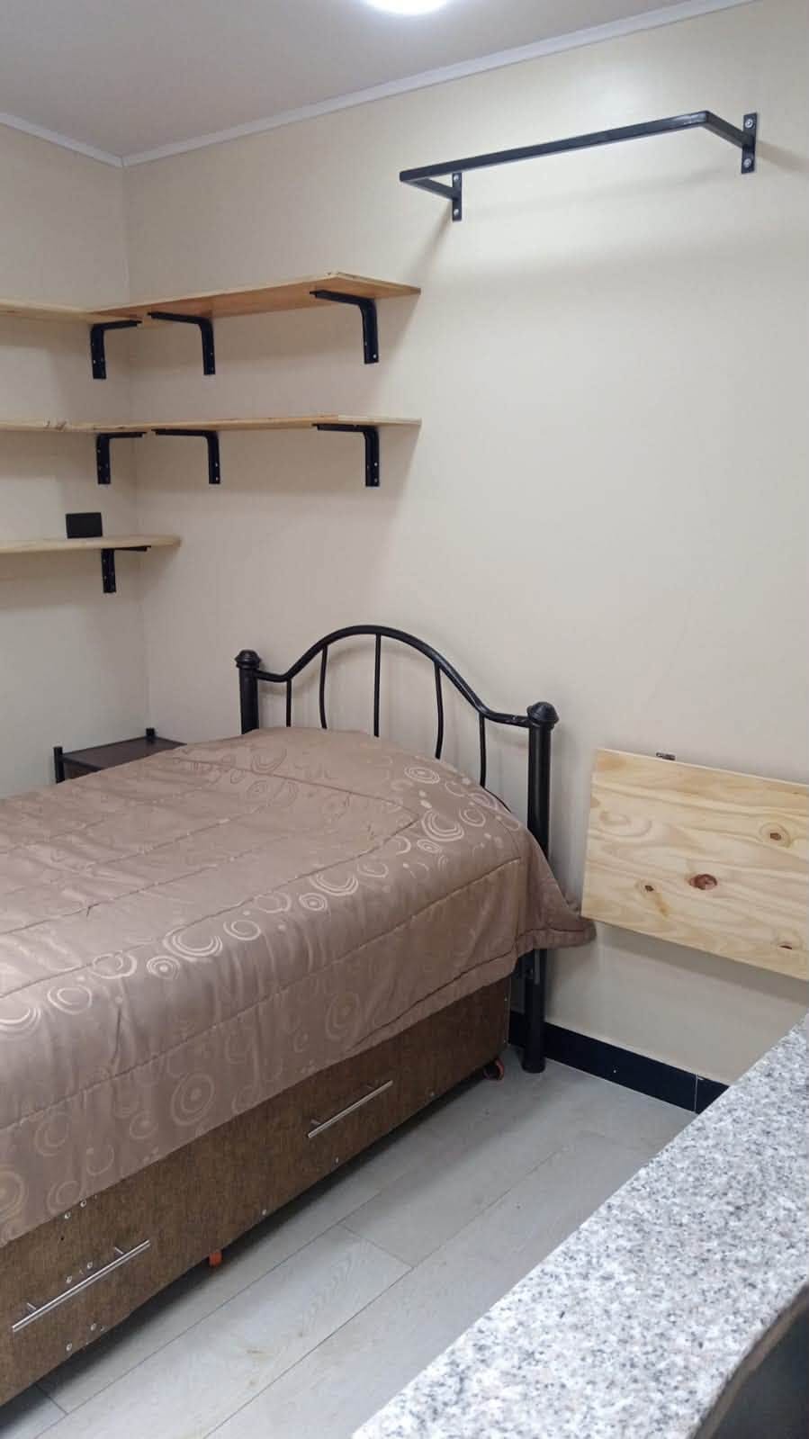 Habitación semi amoblada en arriendo en Veintimilla y Amazonas, cerca de universidades, Quito