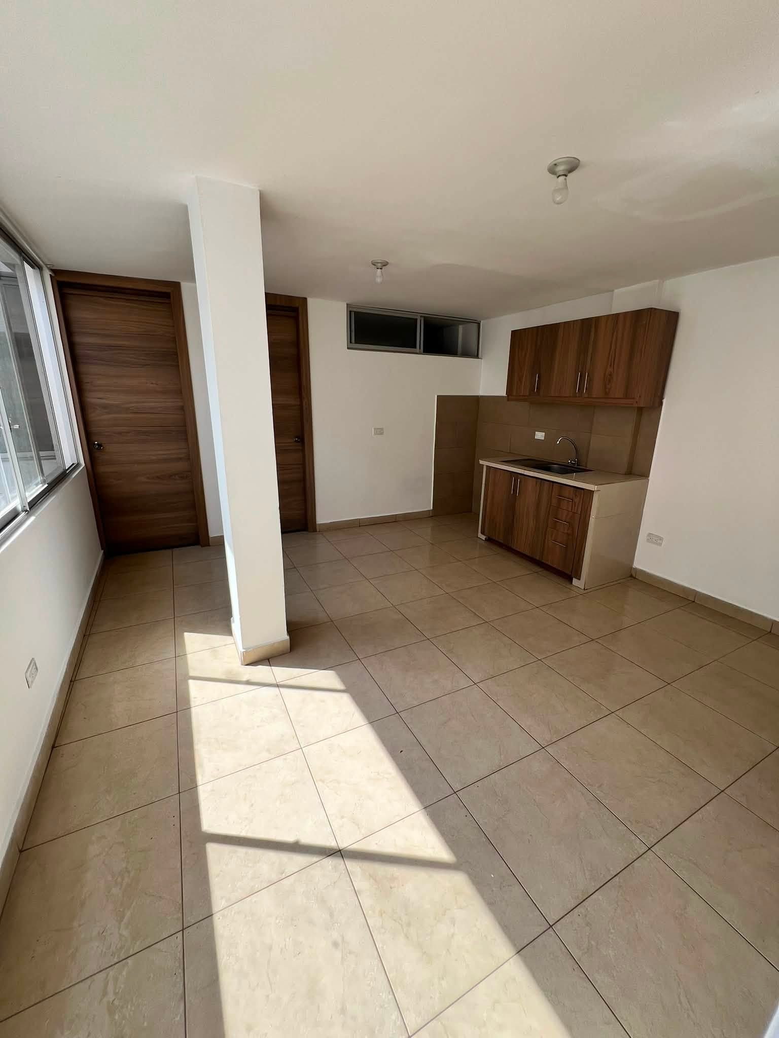 Mini departamento de 2 dormitorios en arriendo cerca del Parque Inglés, Quito