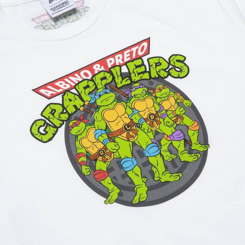 https://res.cloudinary.com/gi-lol/image/upload/v1606246542/albino-and-preto/batch-76-tmnt/ap_batch_76_tmnt_club_tee_white_3.jpg