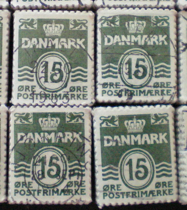 Denmark bundles: 0413. 15 oe green wavy lin. (AFA 200)