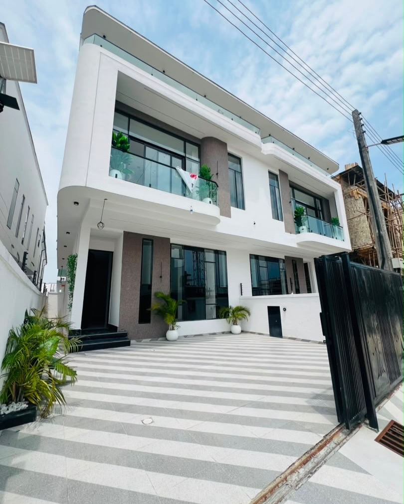 4 Bedroom Semi Detached Duplex + BQ photo 1