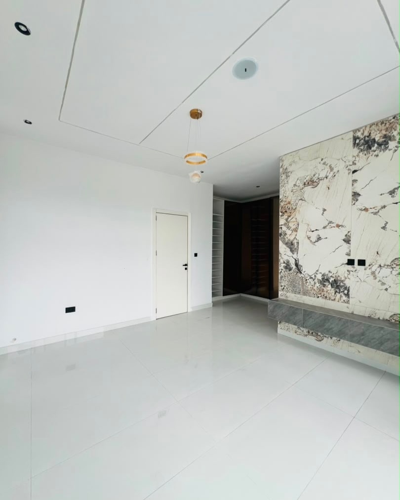 4 Bedroom Semi Detached Duplex + BQ photo 6