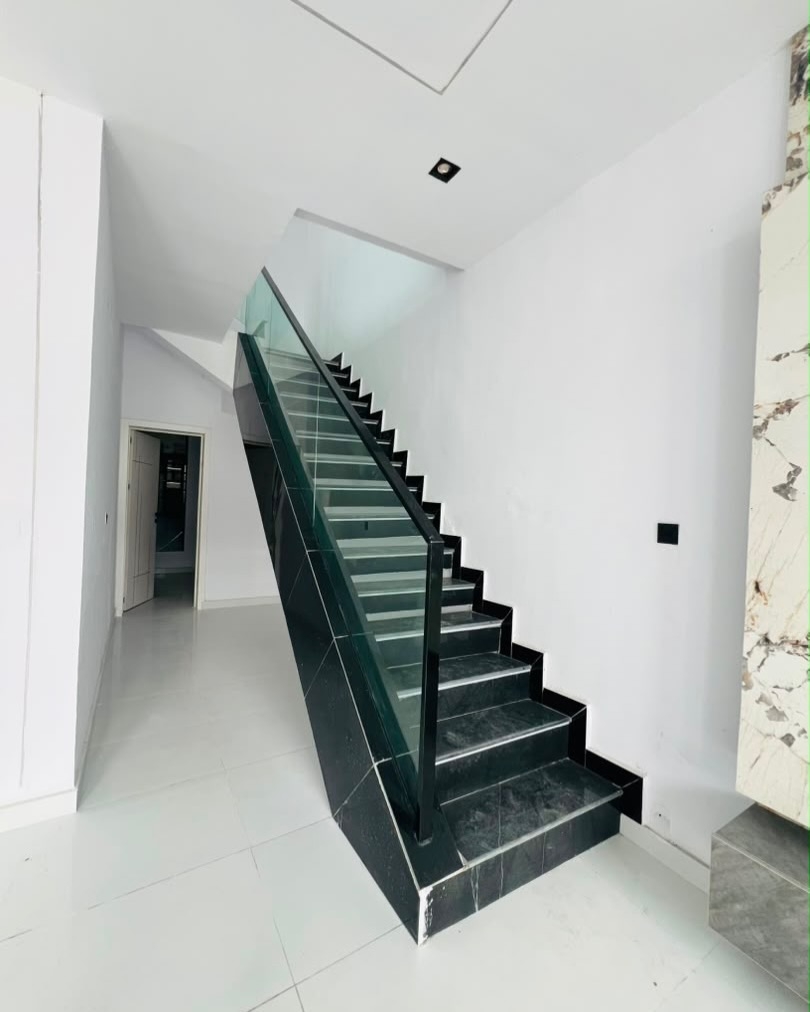 4 Bedroom Semi Detached Duplex + BQ photo 3
