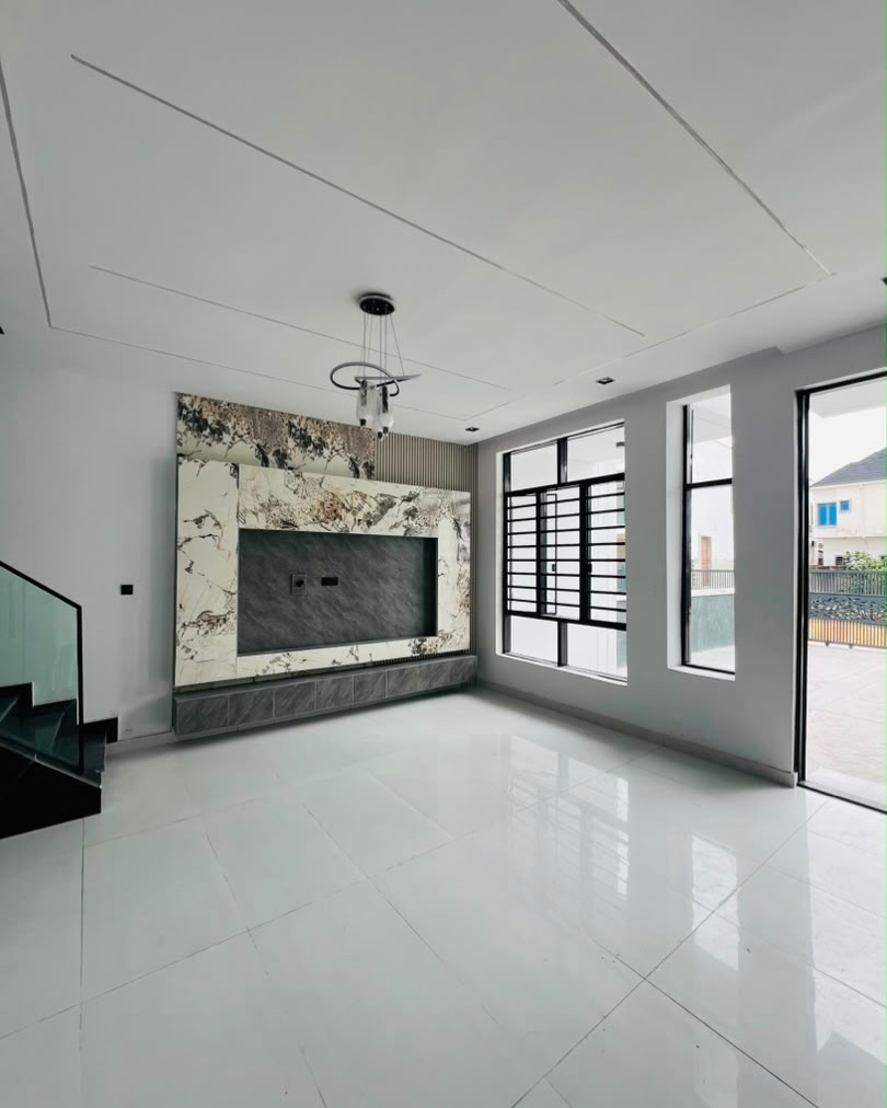 4 Bedroom Semi Detached Duplex + BQ photo 7