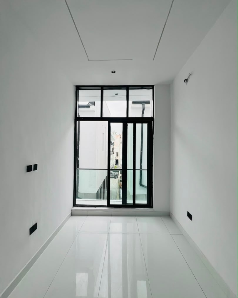 4 Bedroom Semi Detached Duplex + BQ photo 8