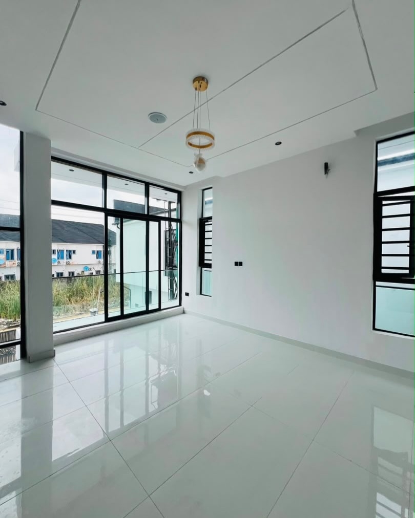 4 Bedroom Semi Detached Duplex + BQ photo 9
