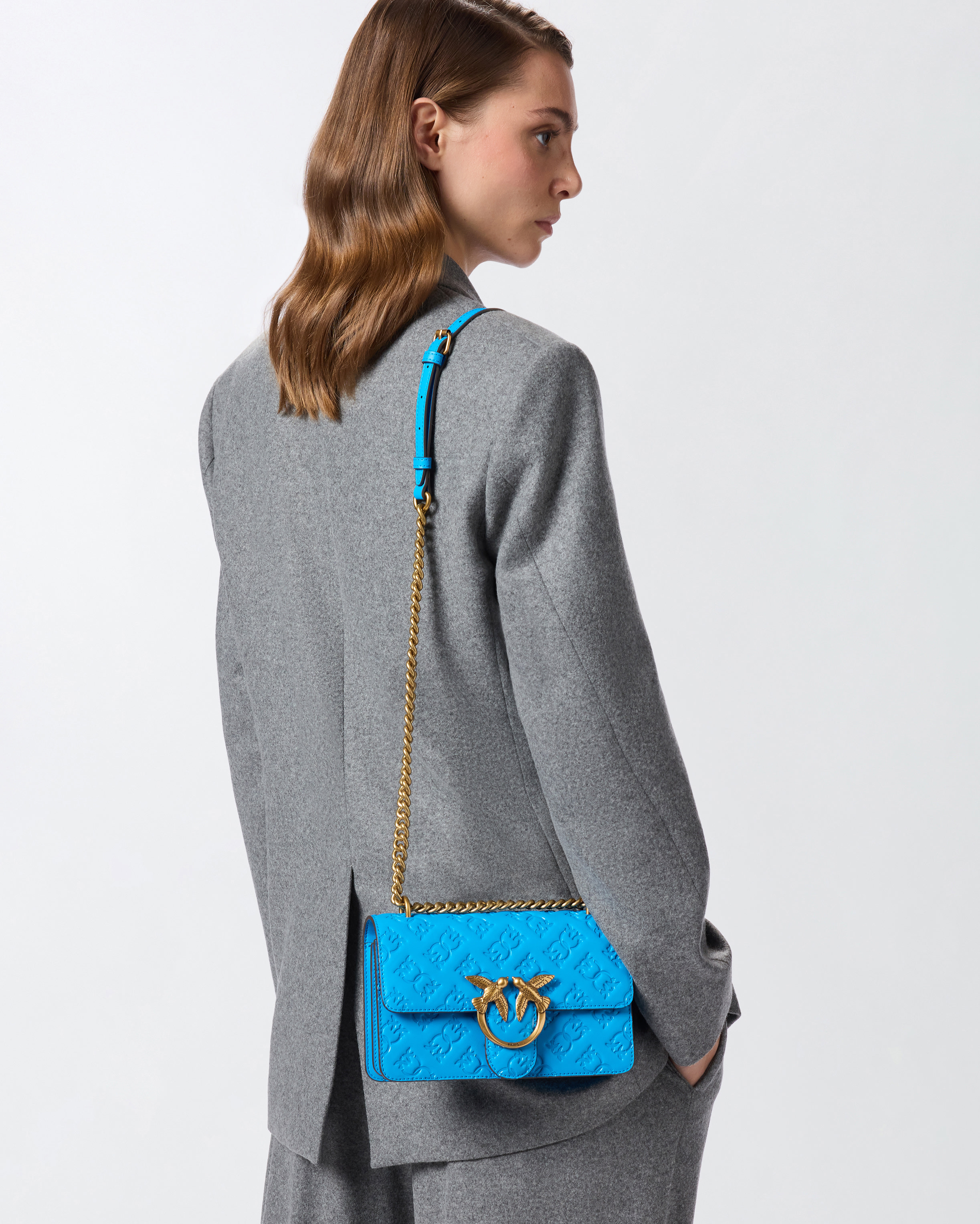 Мини-сумка кросс-боди Love Bag с тисненым фирменным узором 4