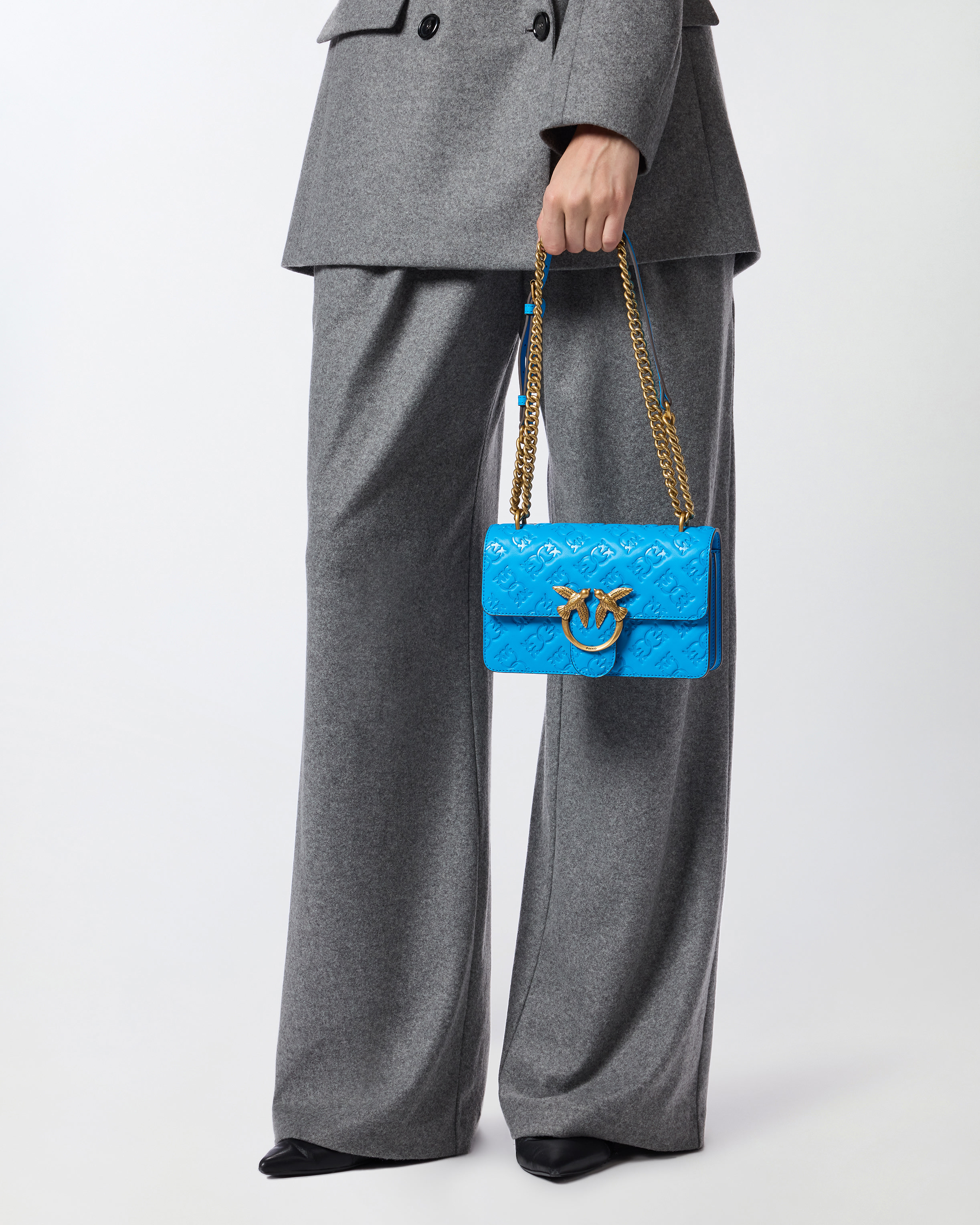 Мини-сумка кросс-боди Love Bag с тисненым фирменным узором 5