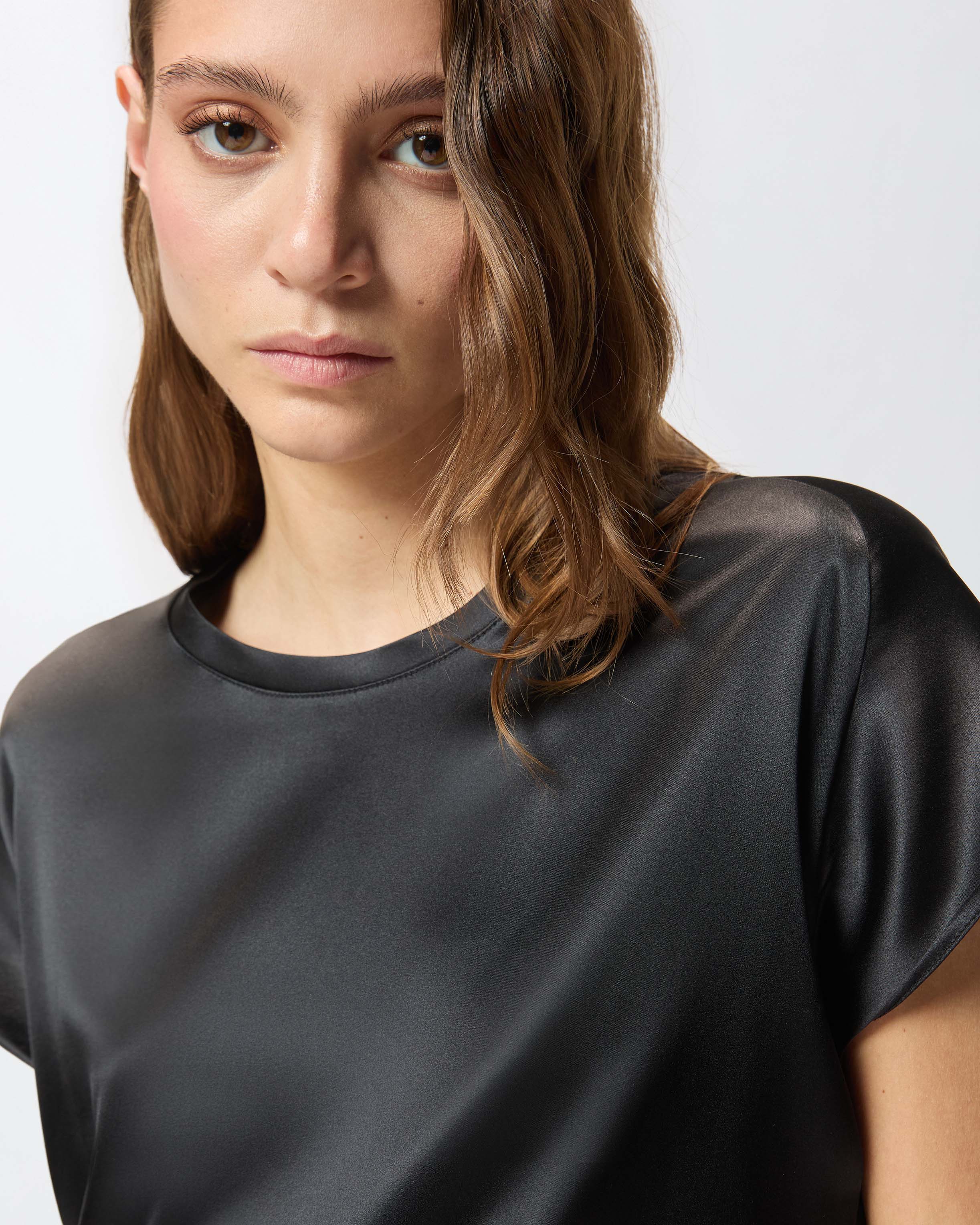 Атласная блузка с короткими рукавами 3