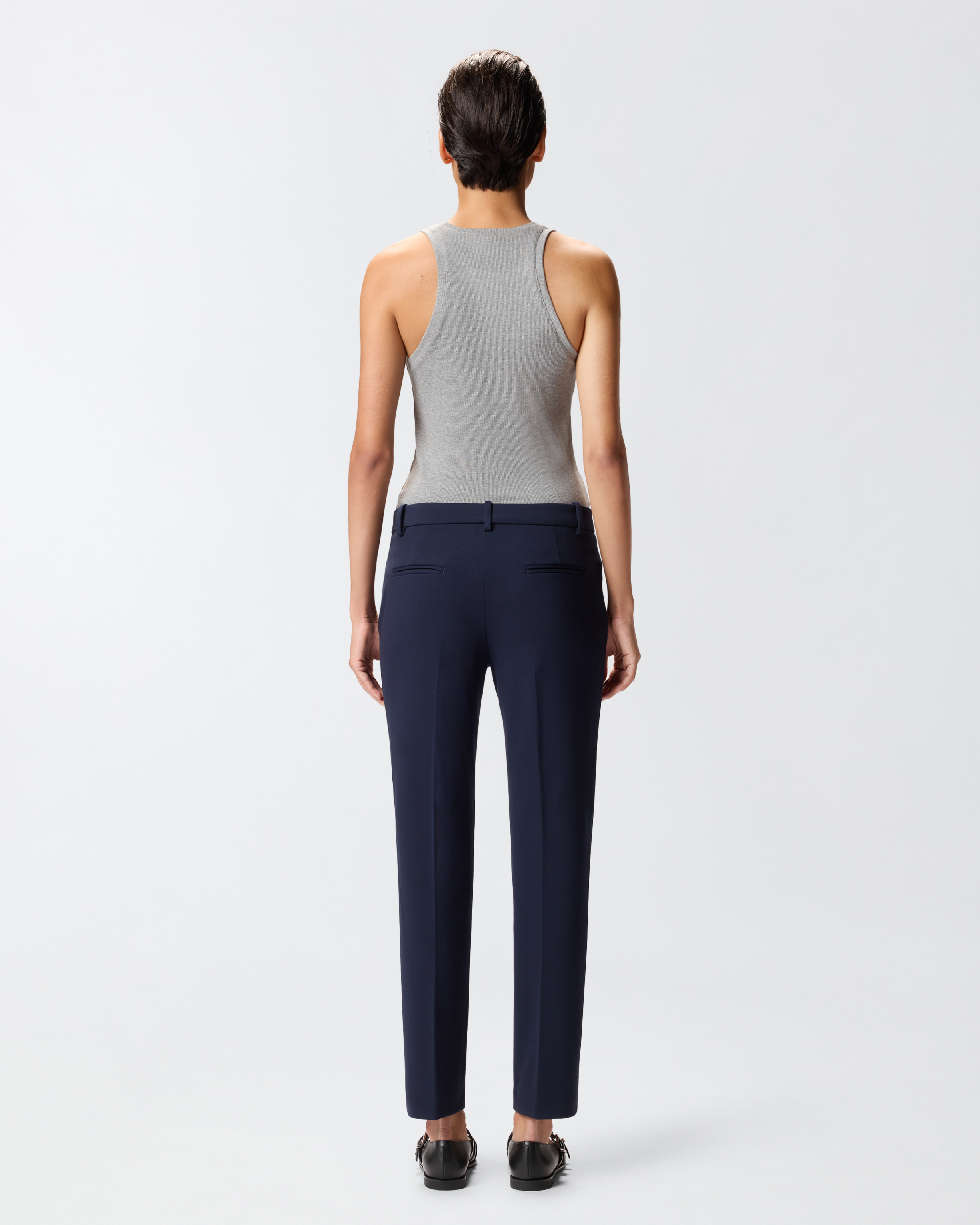 Pantalones pitillo con raya planchada 2