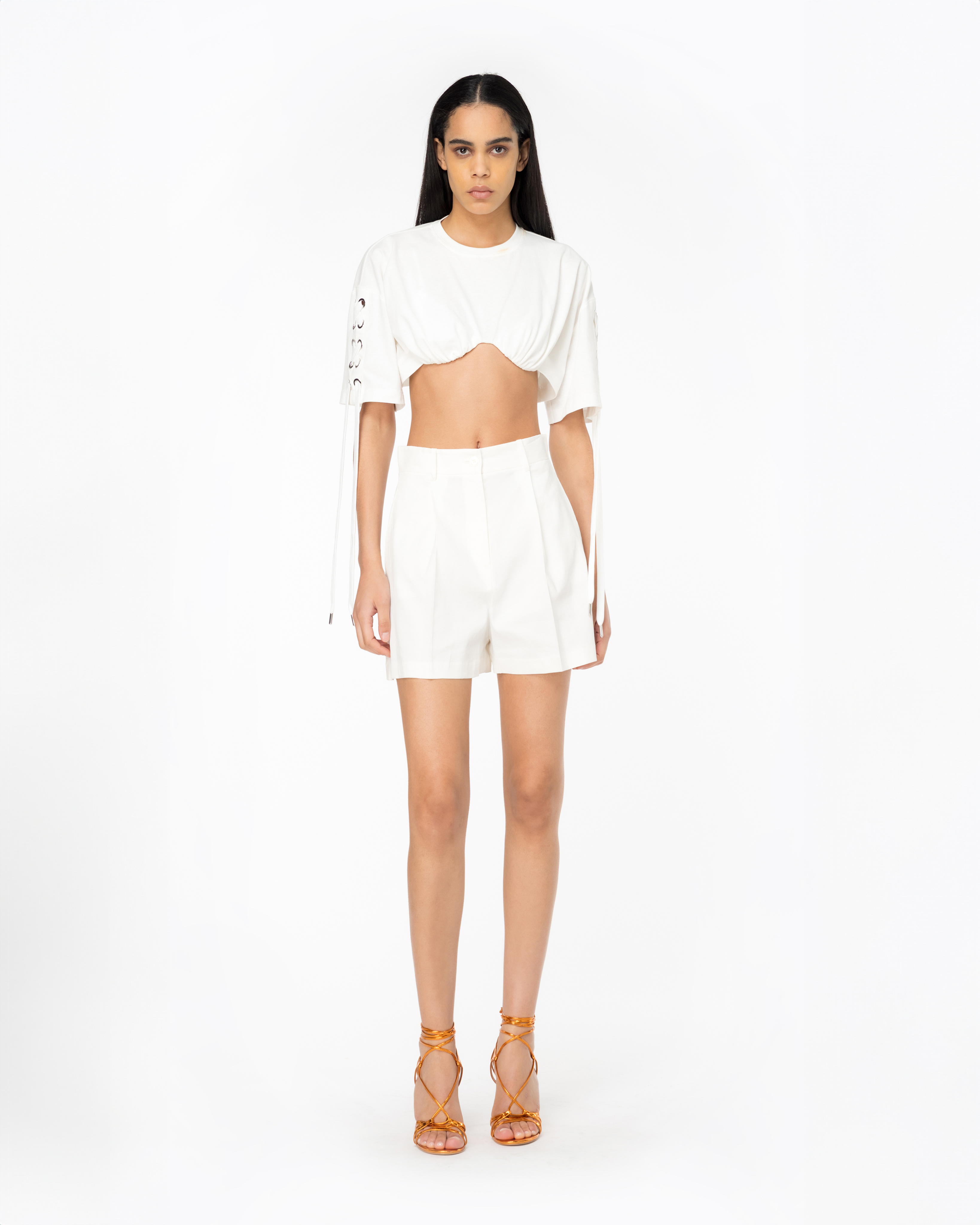 Shop Pinko Short Tailleur En Lin In Blanc Soie