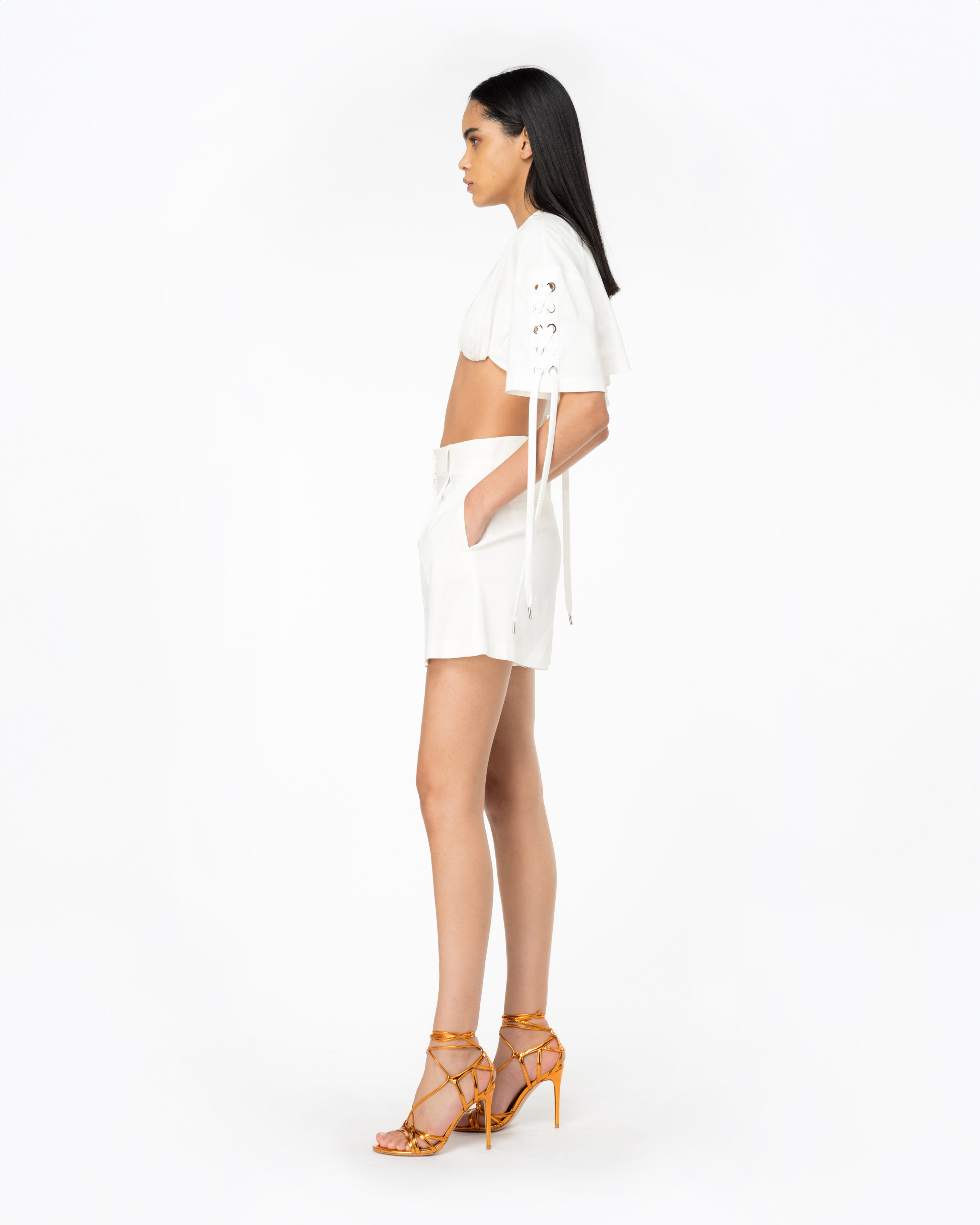 Shop Pinko Short Tailleur En Lin In Blanc Soie