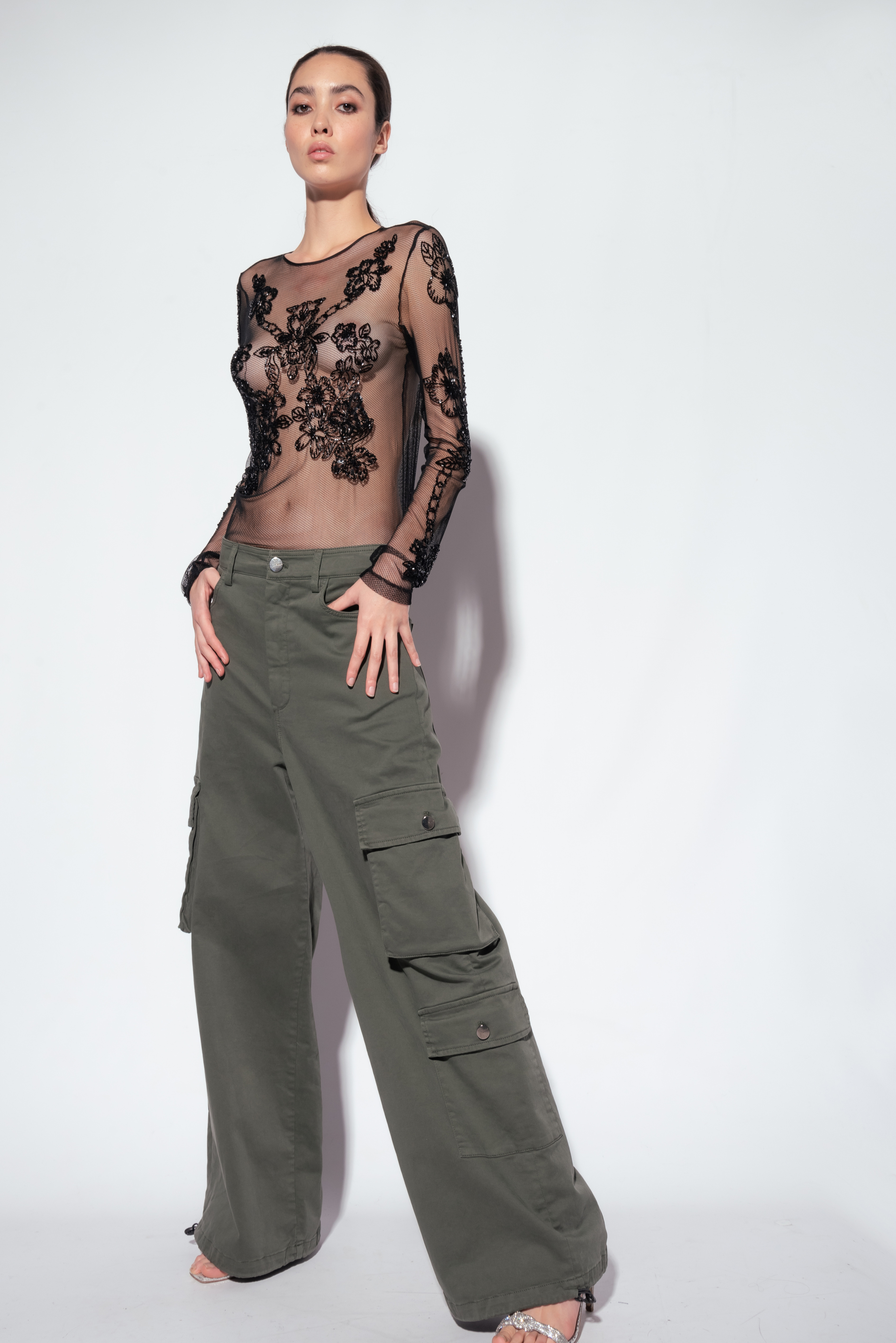 Shop Pinko Pantalon Cargo Oversize In Grigio-verde