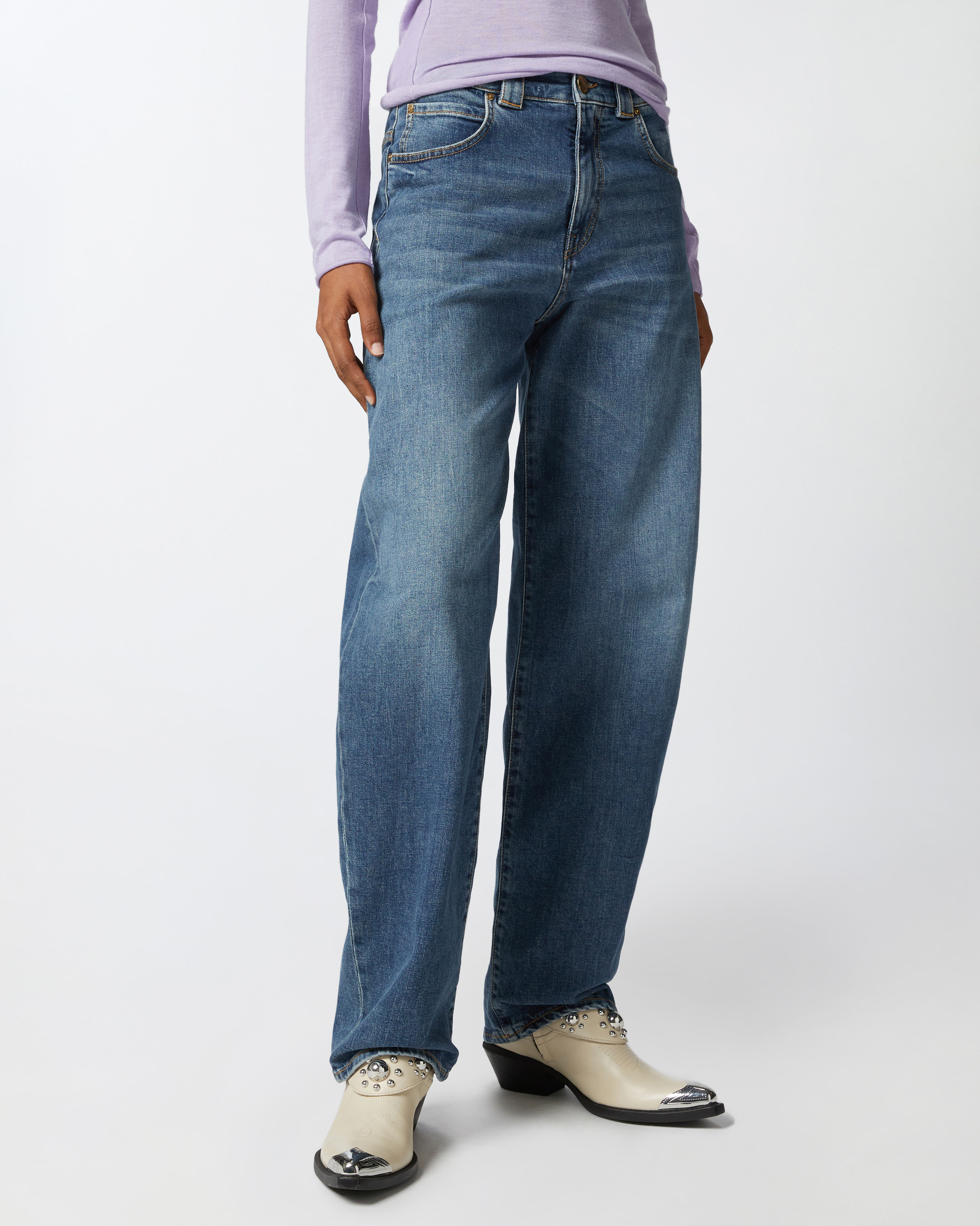 Джинсы овального кроя из денима с винтажным эффектом 2