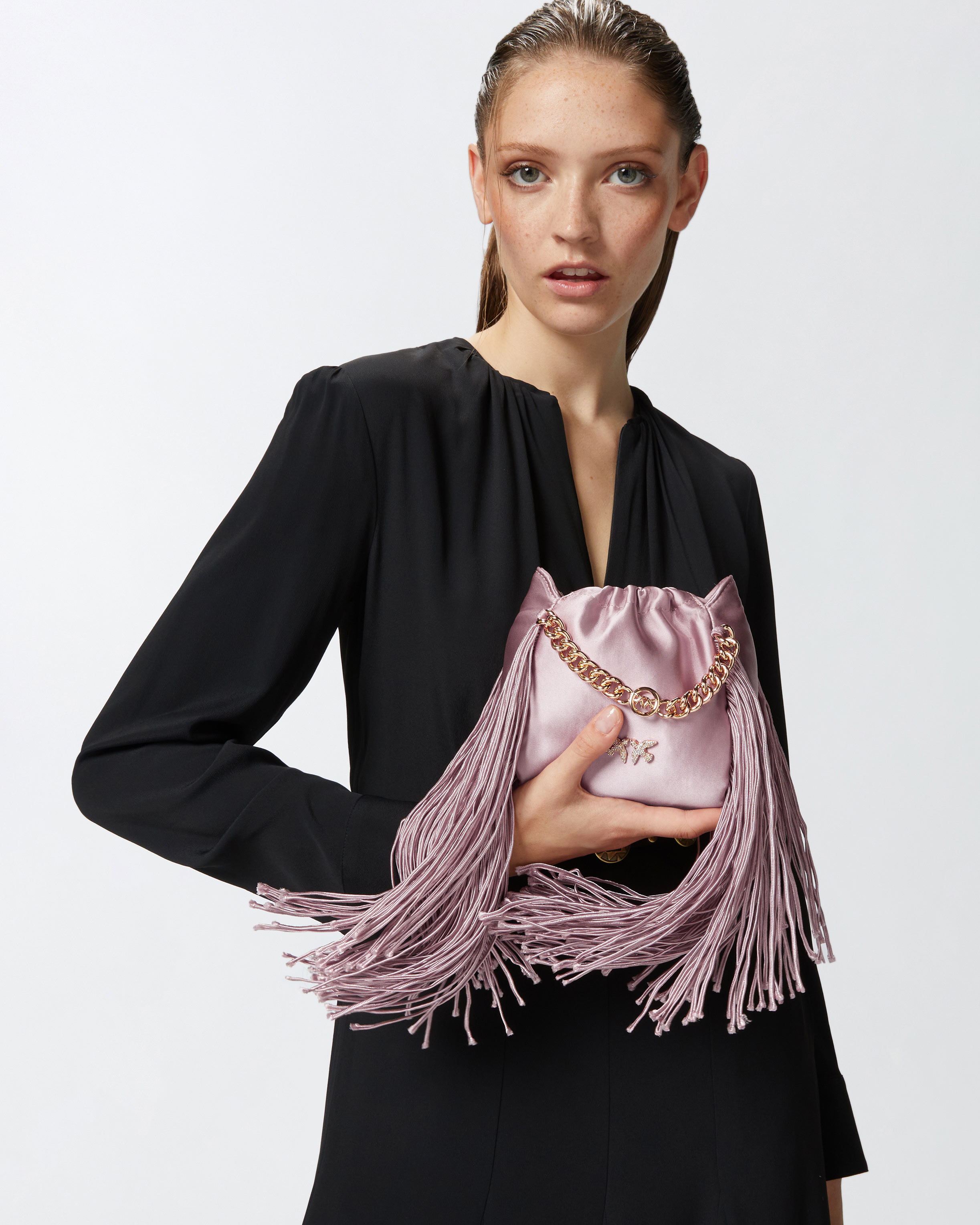 Атласная сумка-клатч мини с бахромой - РОЗОВЫЙ - large