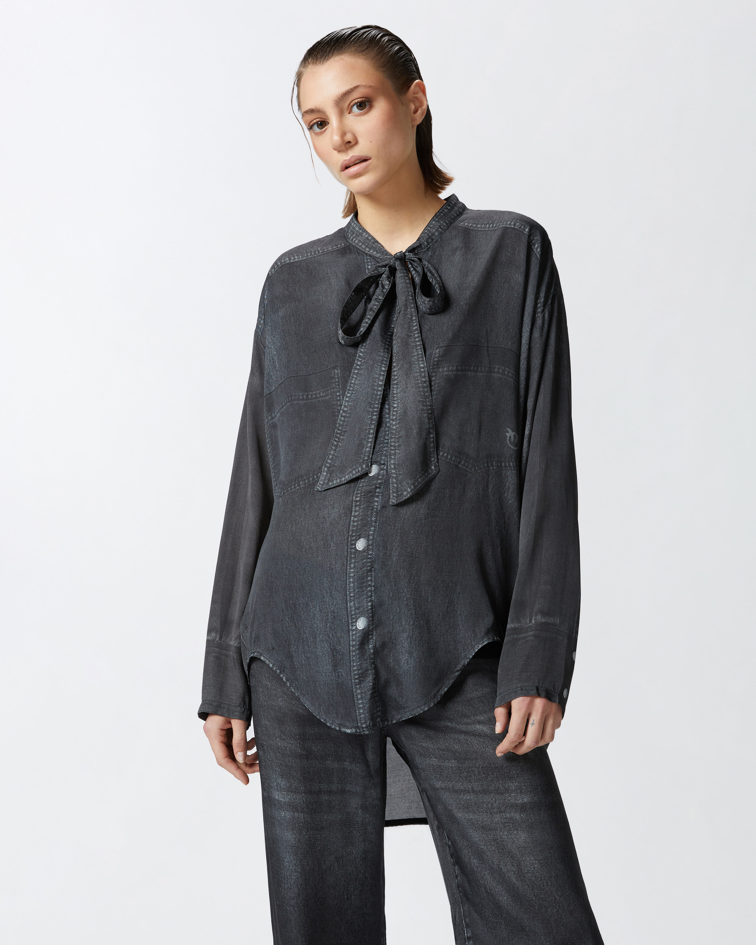 Легкая черная блузка с принтом под деним - ЧЕРНЫЙ, СЕРЫЙ, multicolor - large