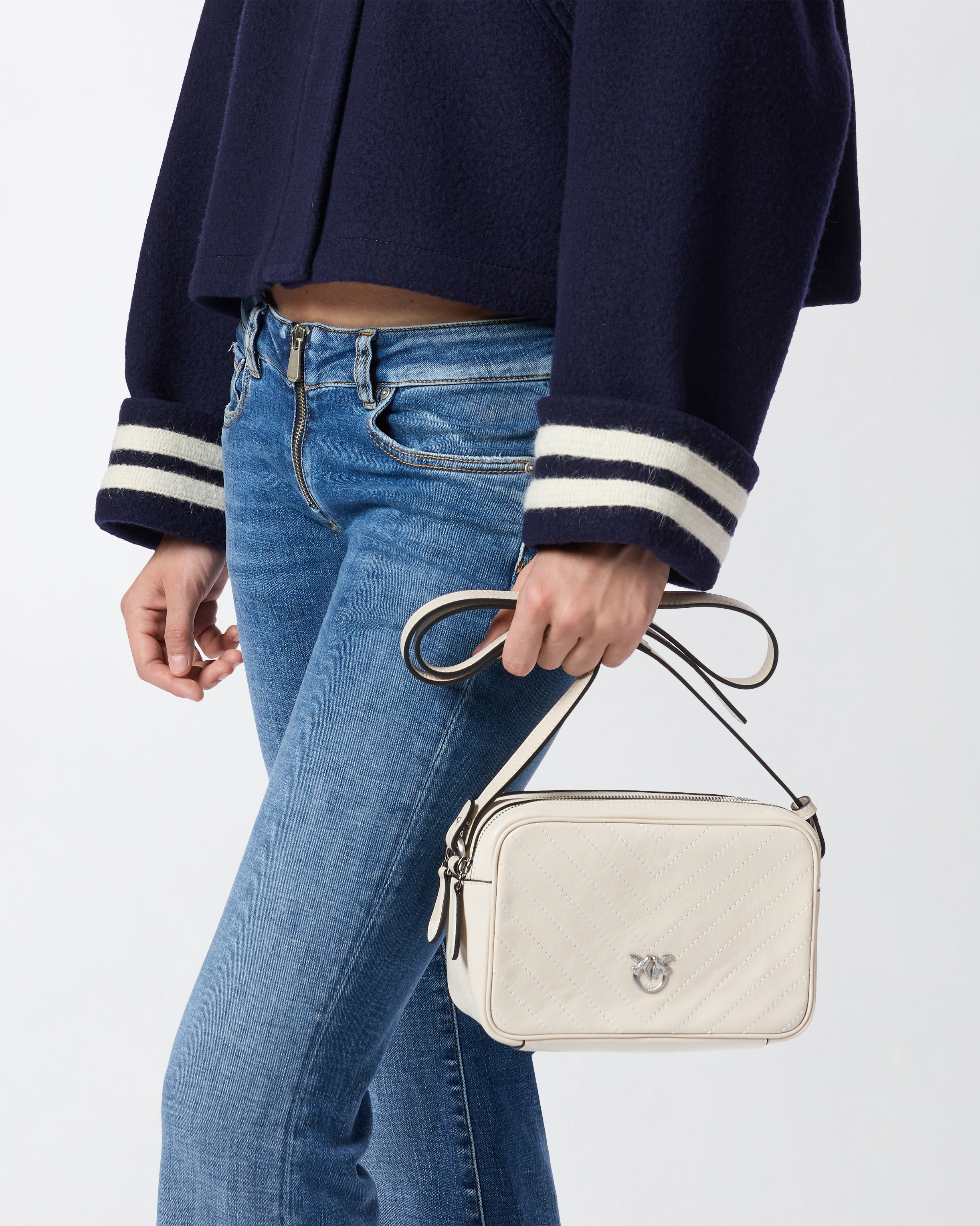 Сумка Camera Bag среднего размера из кожи с шевронным узором 5