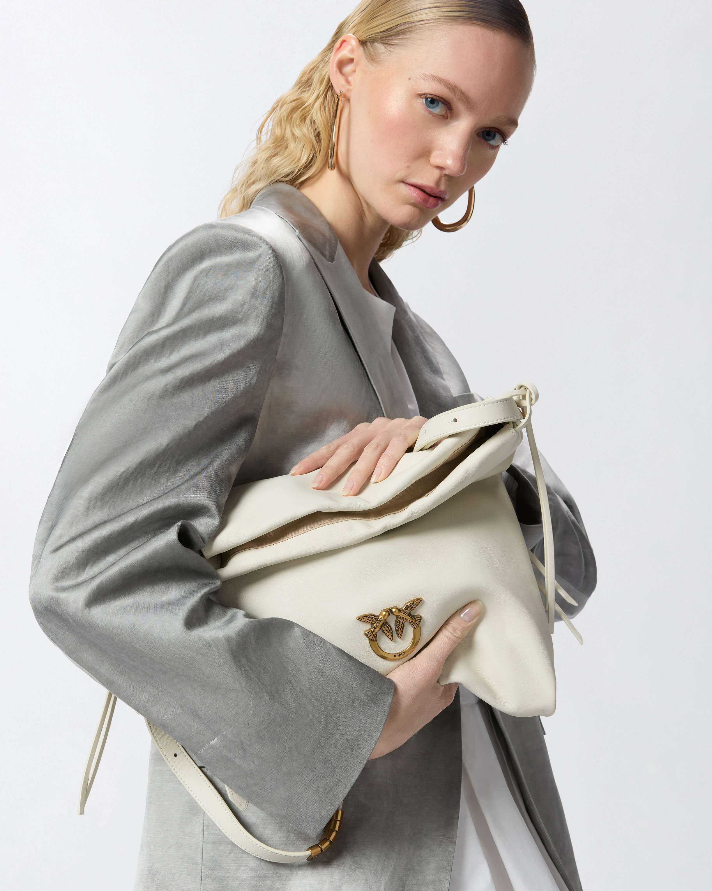 Pinko Sac Souple Carré En Cuir À Logo
