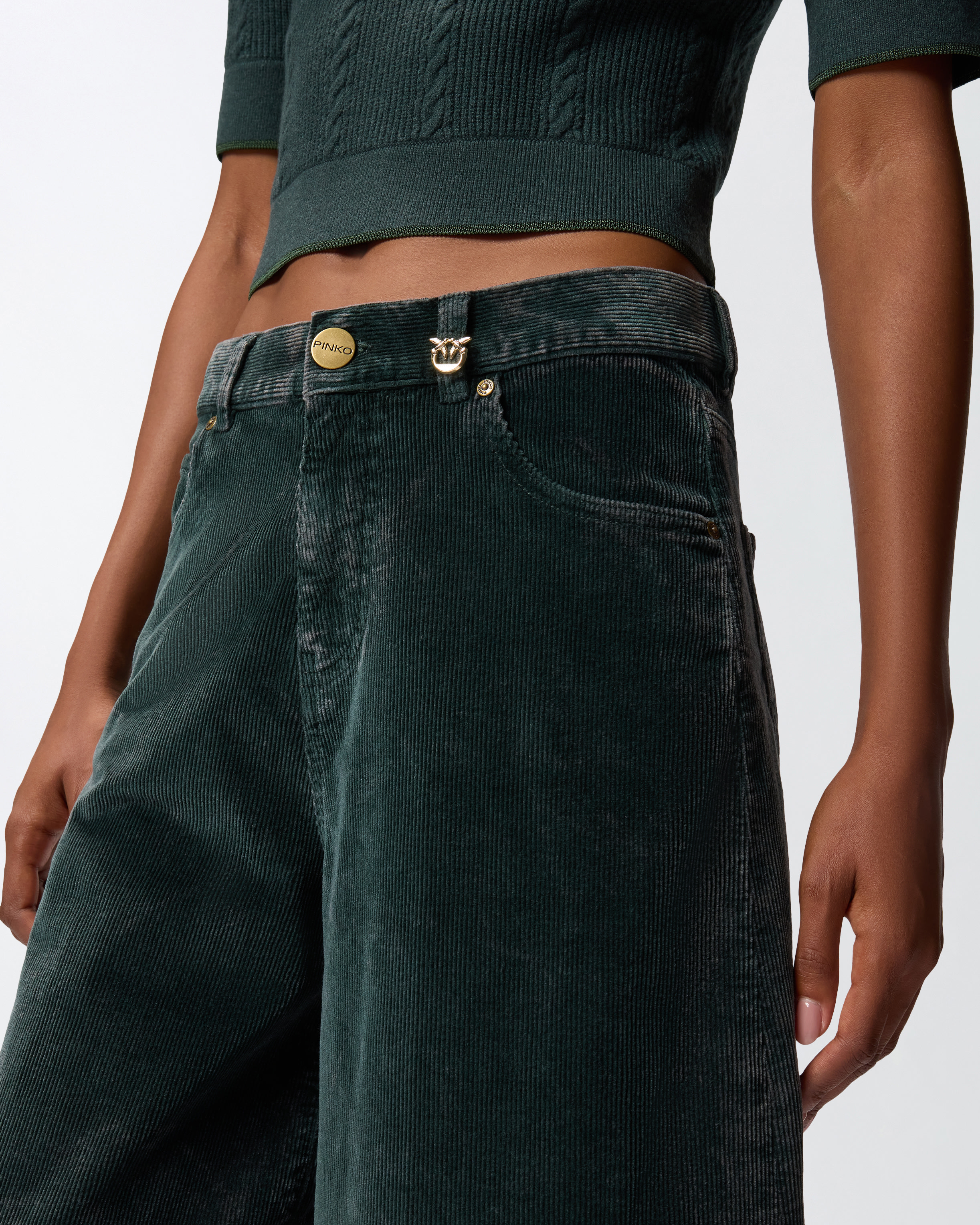 细罗纹天鹅绒长款百慕大短裤 3