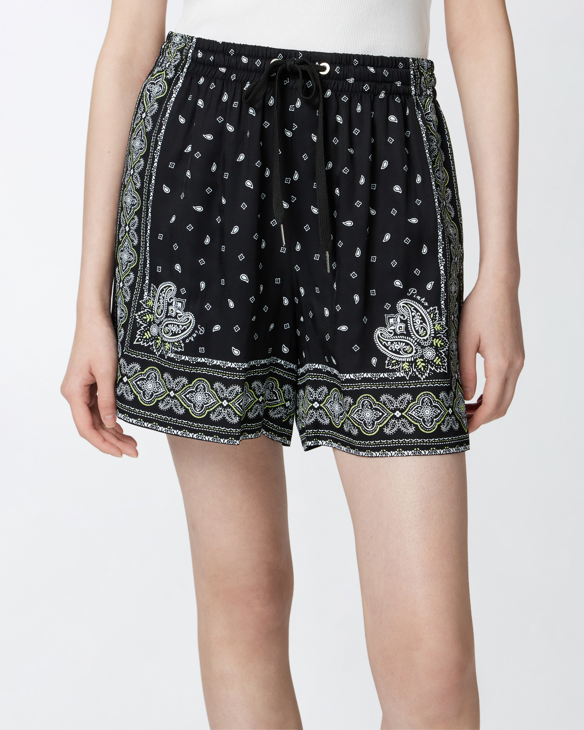 Pinko Short À Imprimé Bandana In Black/lime